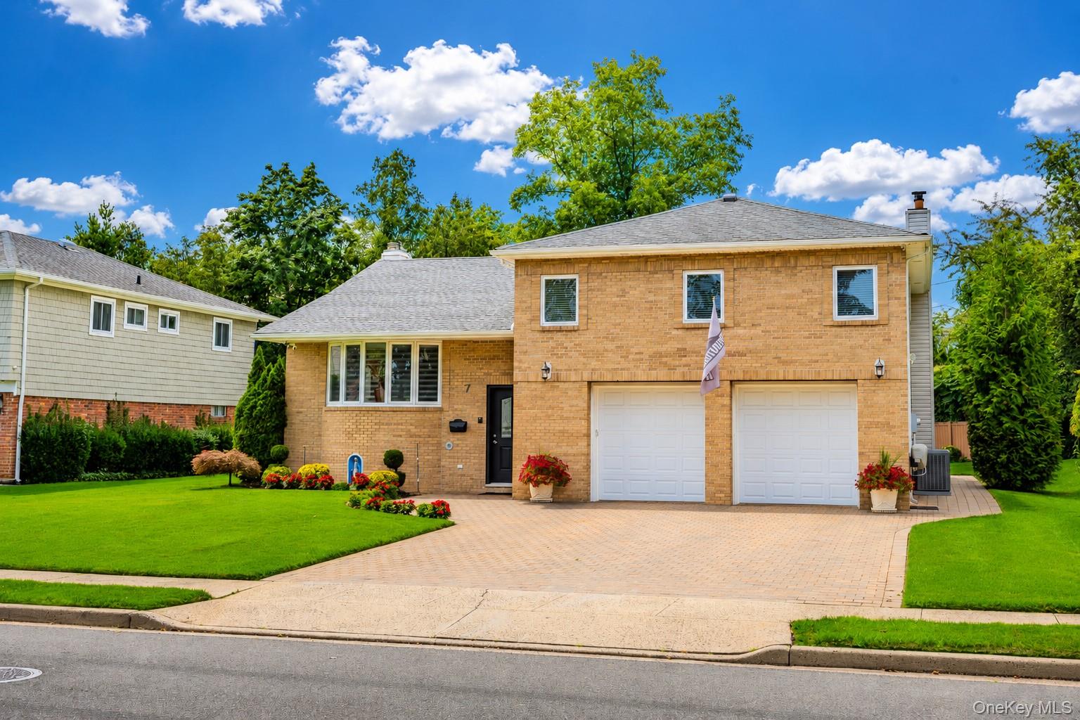 7 Monterey Drive – For Sale photo 2