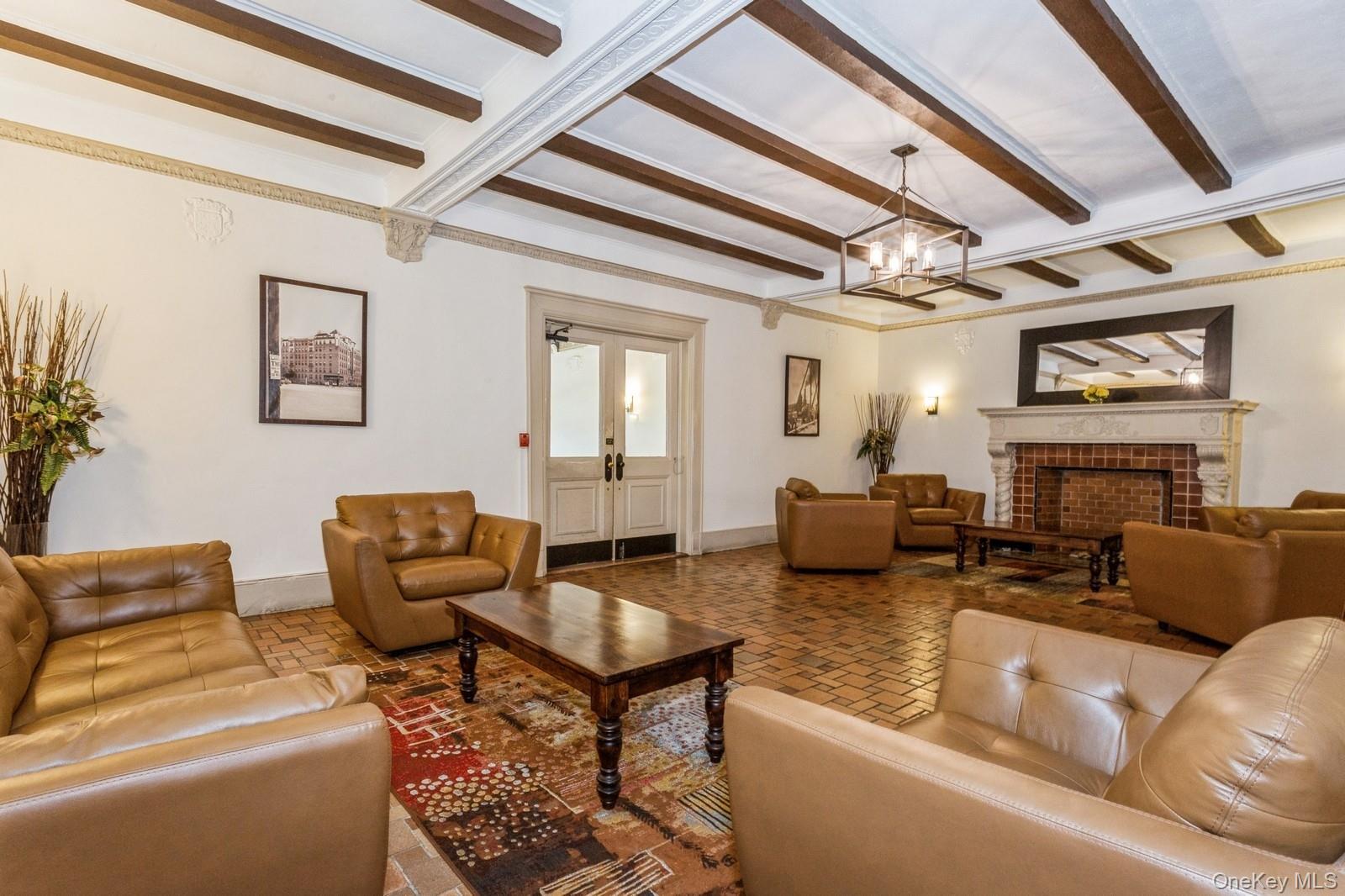 310 Riverside Boulevard, Unit 3G photo 14