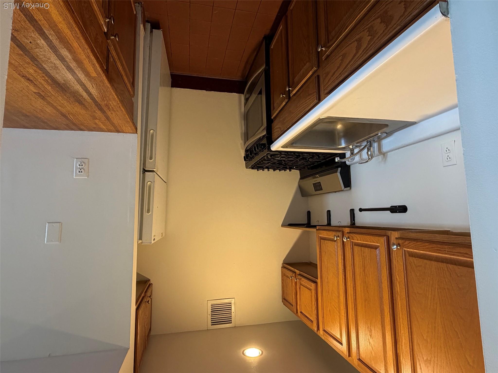 310 Riverside Boulevard, Unit 3G photo 8