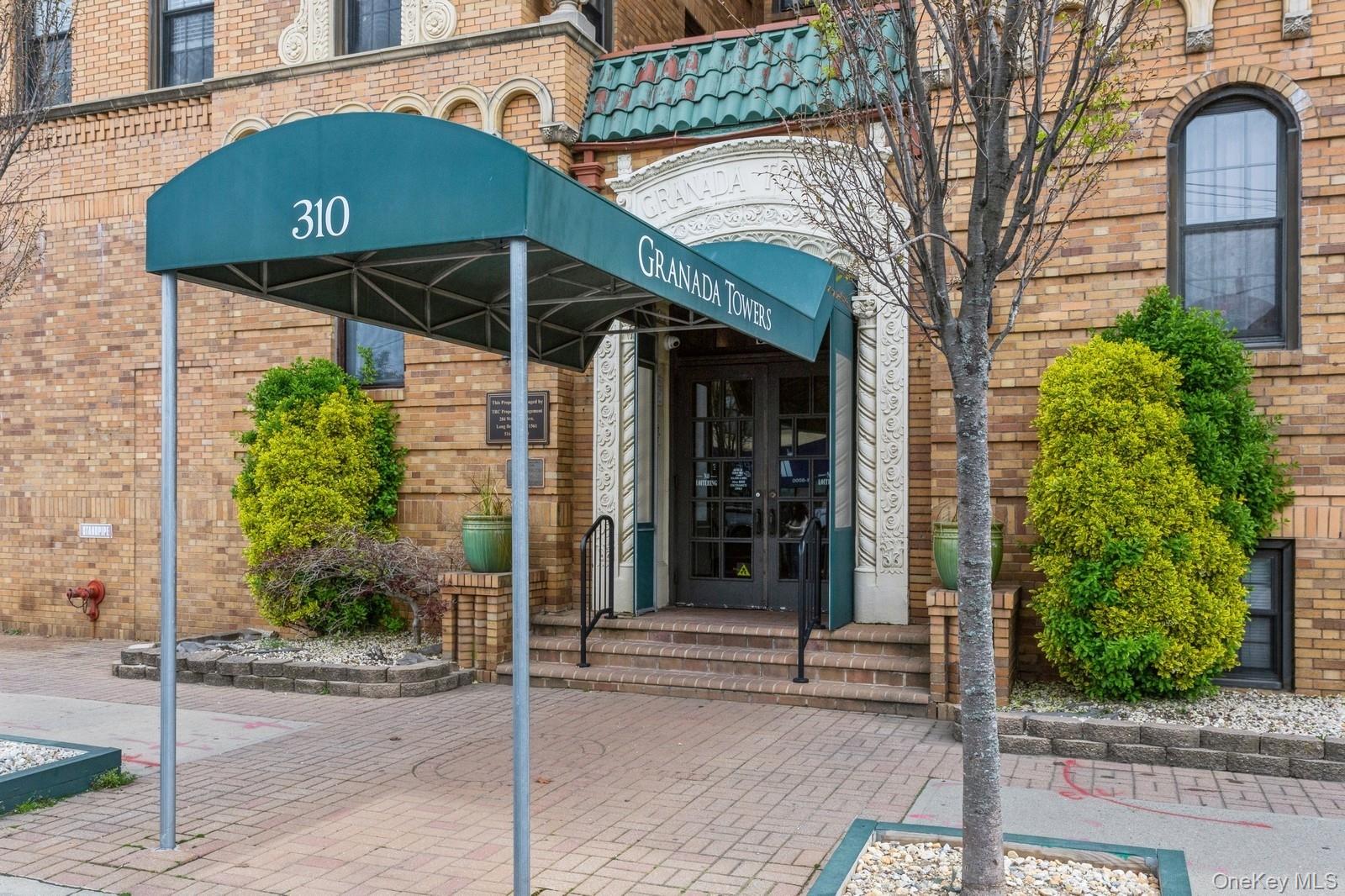 310 Riverside Boulevard, Unit 3G