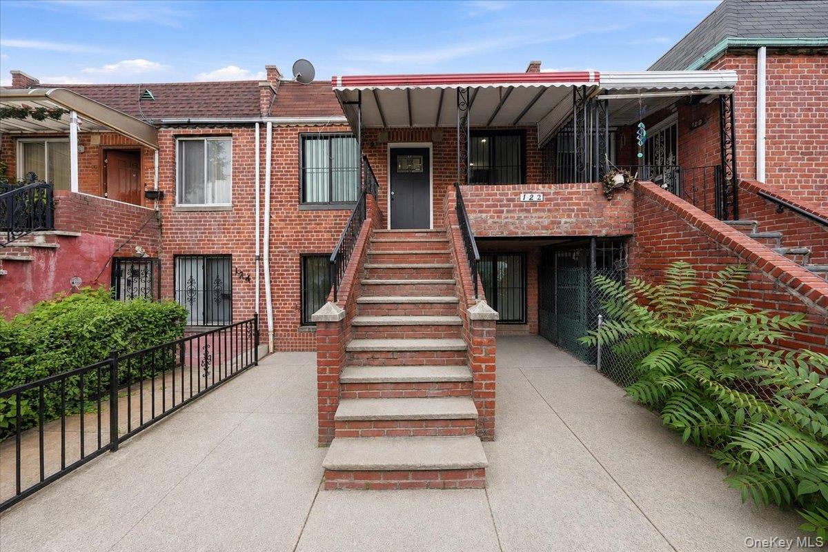 122 E 46th Street – For Sale