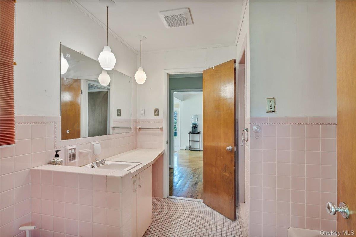 10 Eastland Avenue – For Sale photo 25