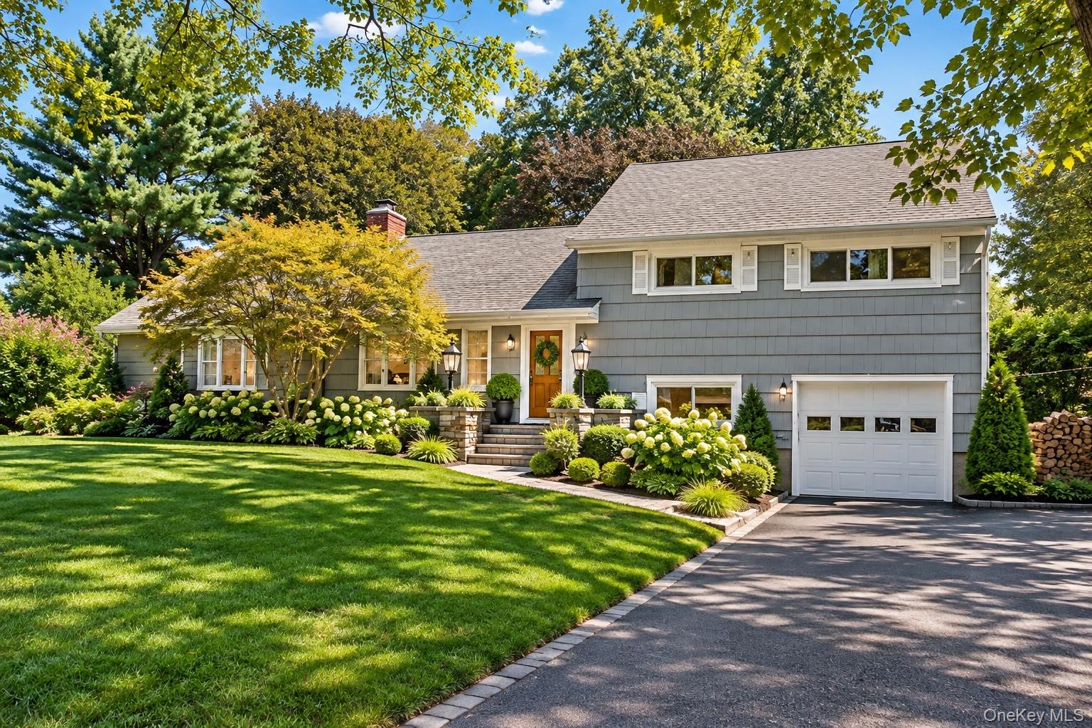 10 Eastland Avenue – For Sale photo 4