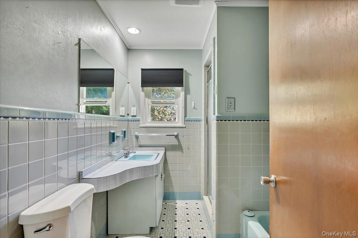 10 Eastland Avenue – For Sale photo 29