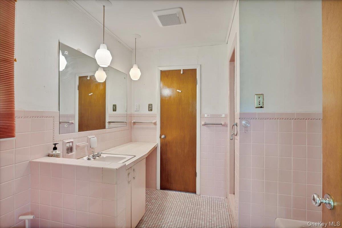 10 Eastland Avenue – For Sale photo 24