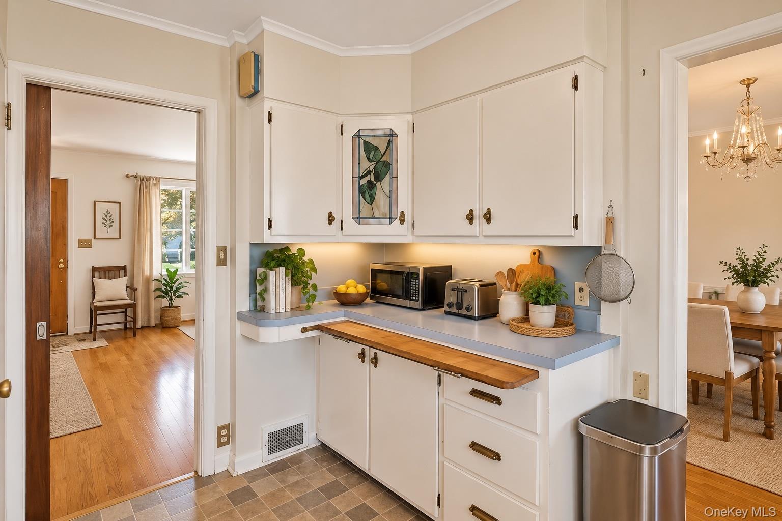 10 Eastland Avenue – For Sale photo 17