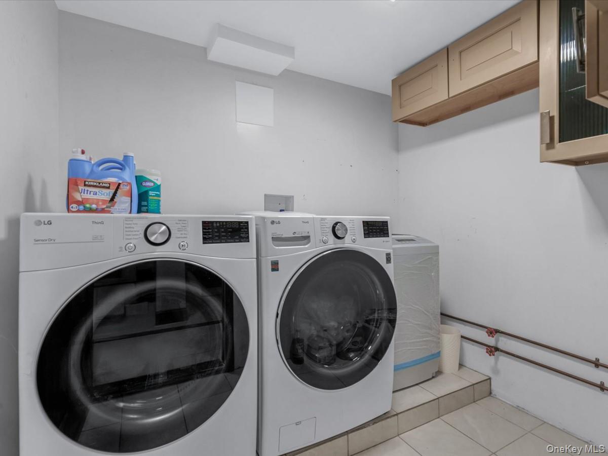 252-15 82nd Avenue – For Sale photo 22