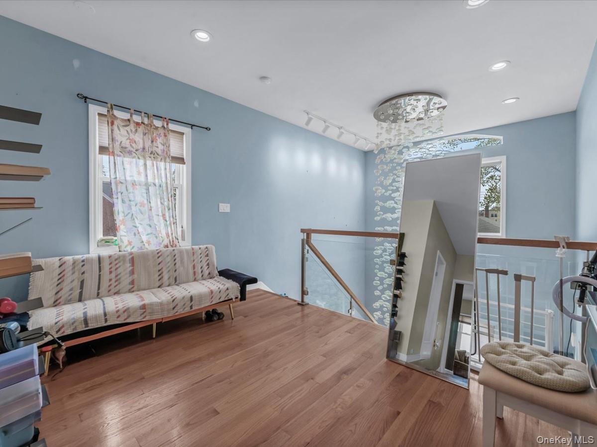 252-15 82nd Avenue – For Sale photo 11