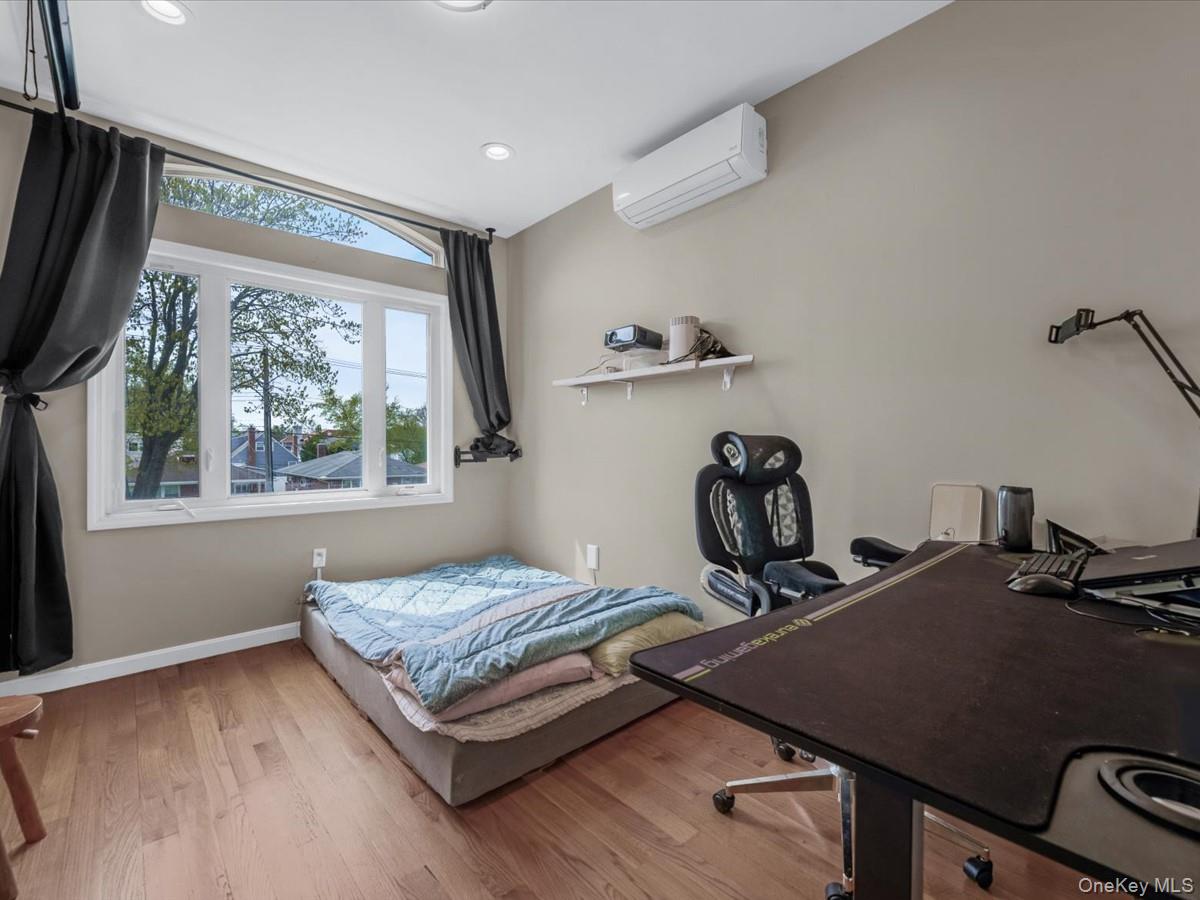 252-15 82nd Avenue – For Sale photo 15