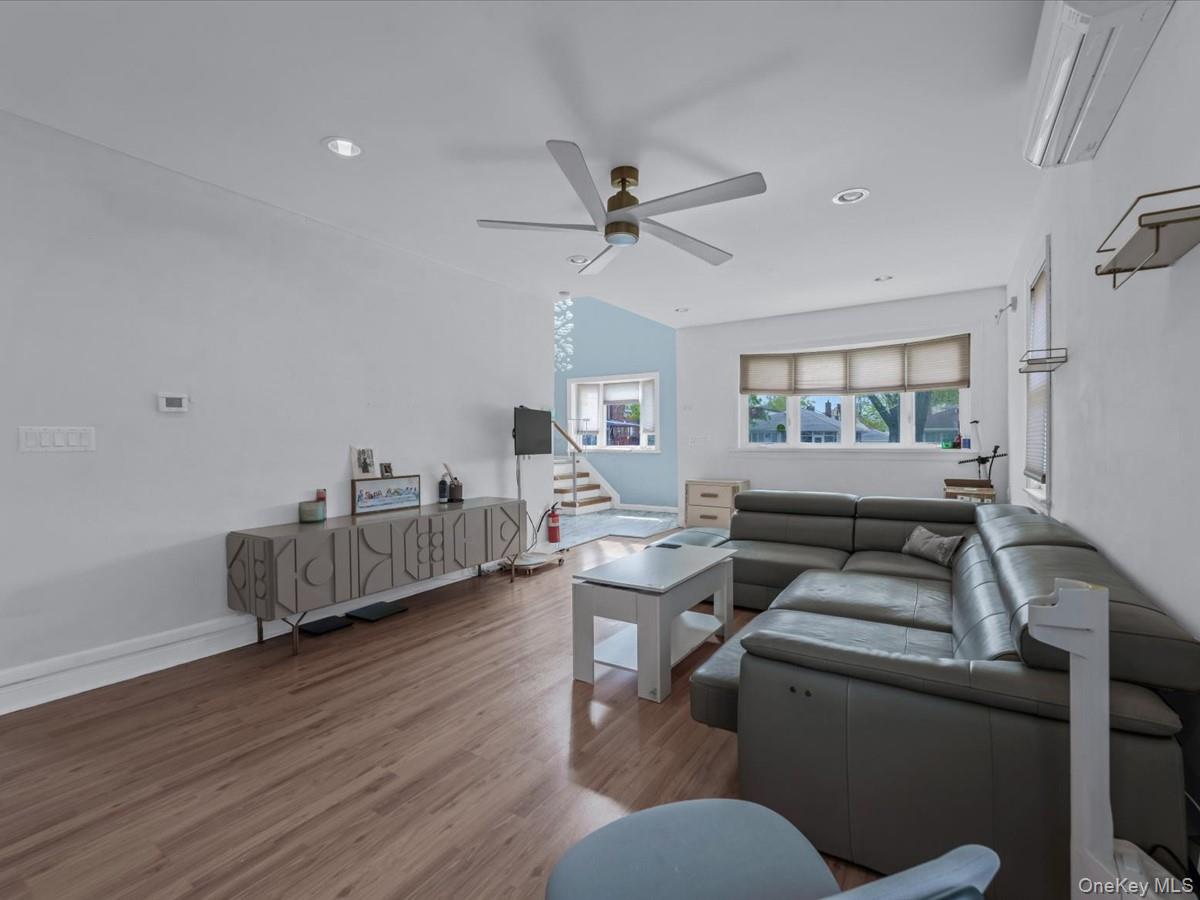 252-15 82nd Avenue – For Sale photo 6