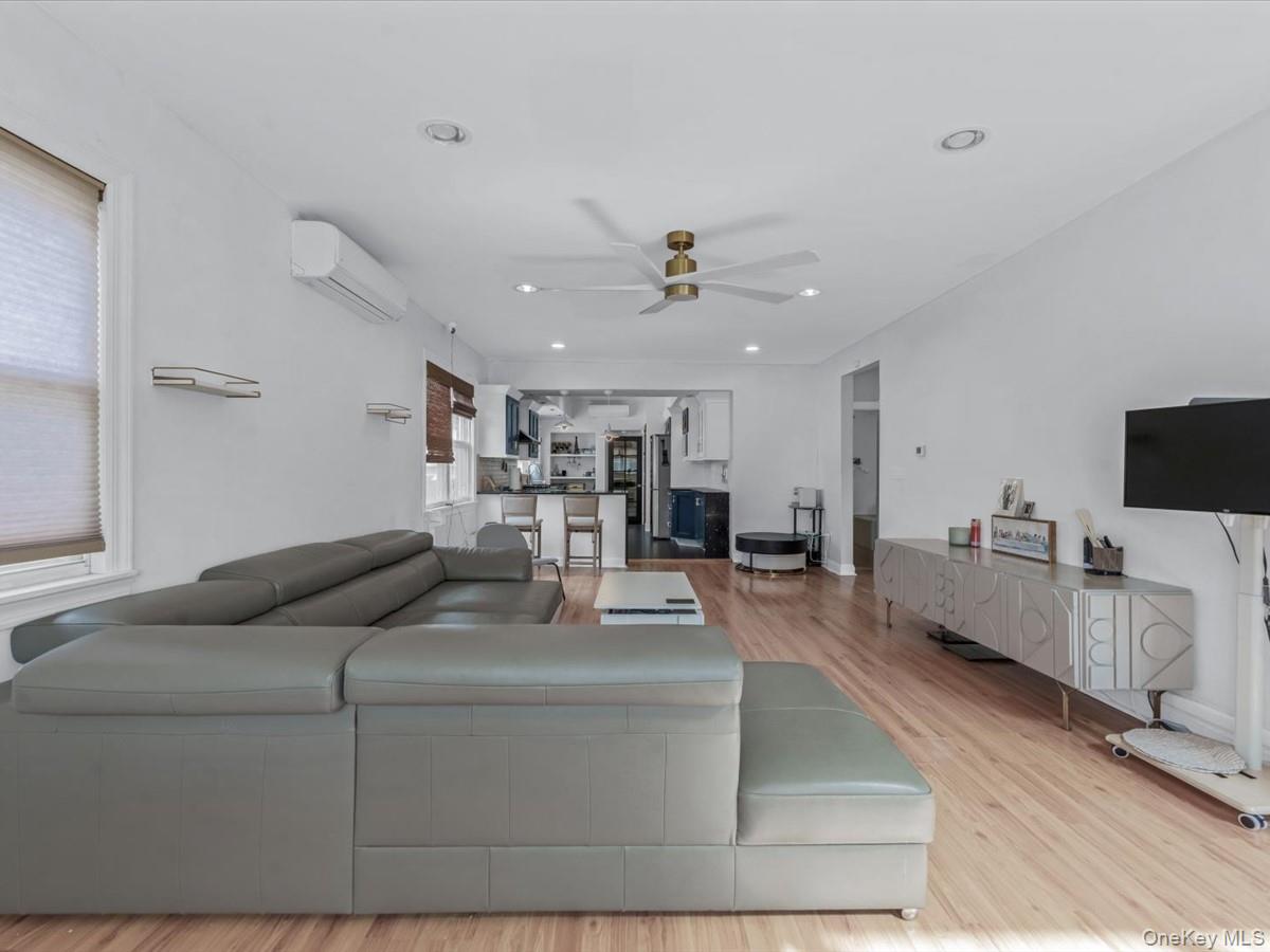 252-15 82nd Avenue – For Sale photo 5