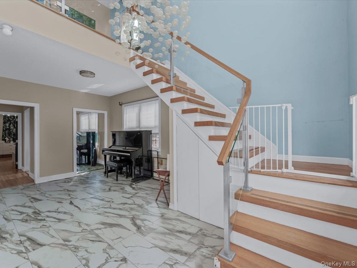252-15 82nd Avenue – For Sale photo 4