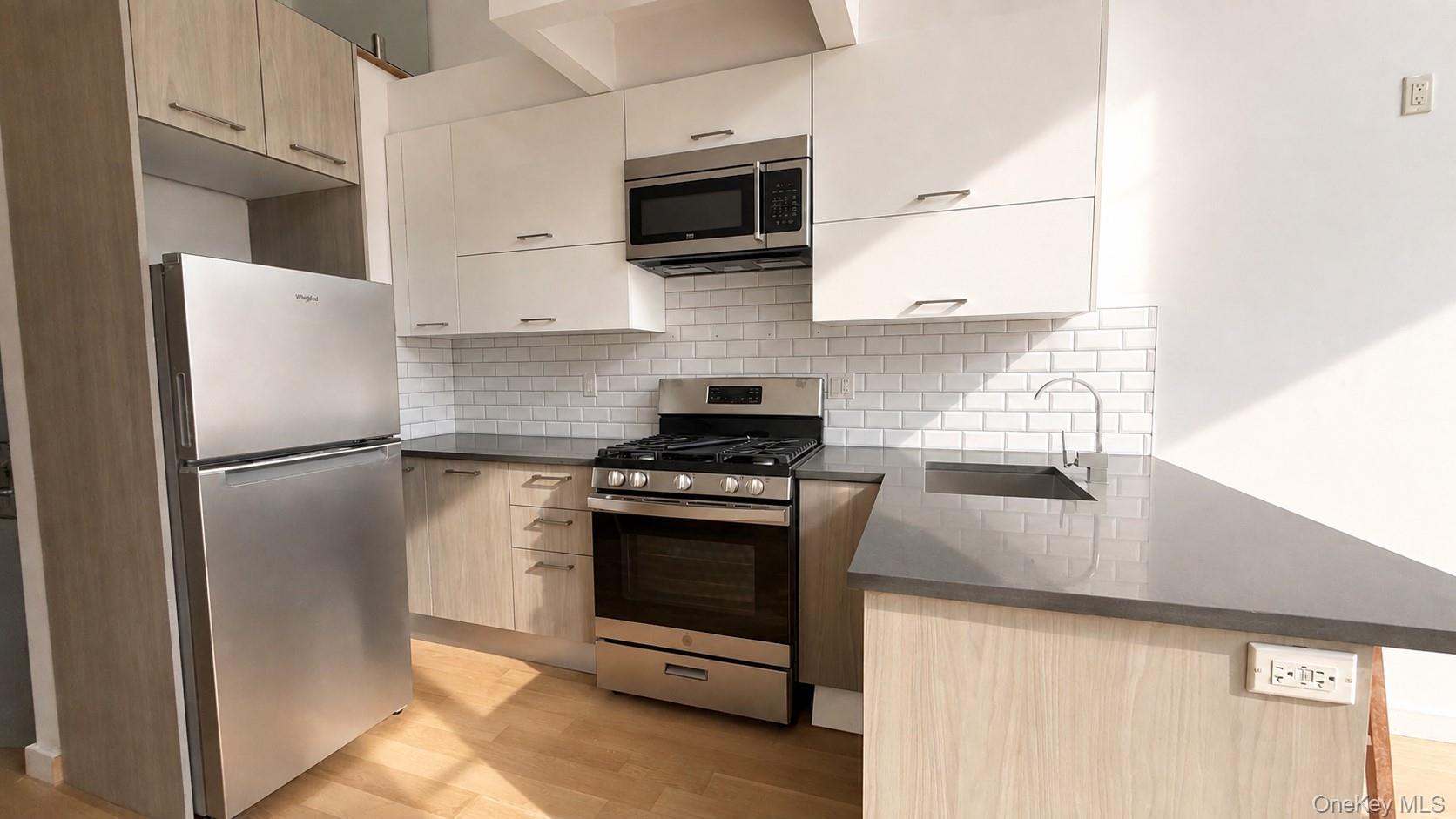 138 Huron Street, Unit 2A photo 4