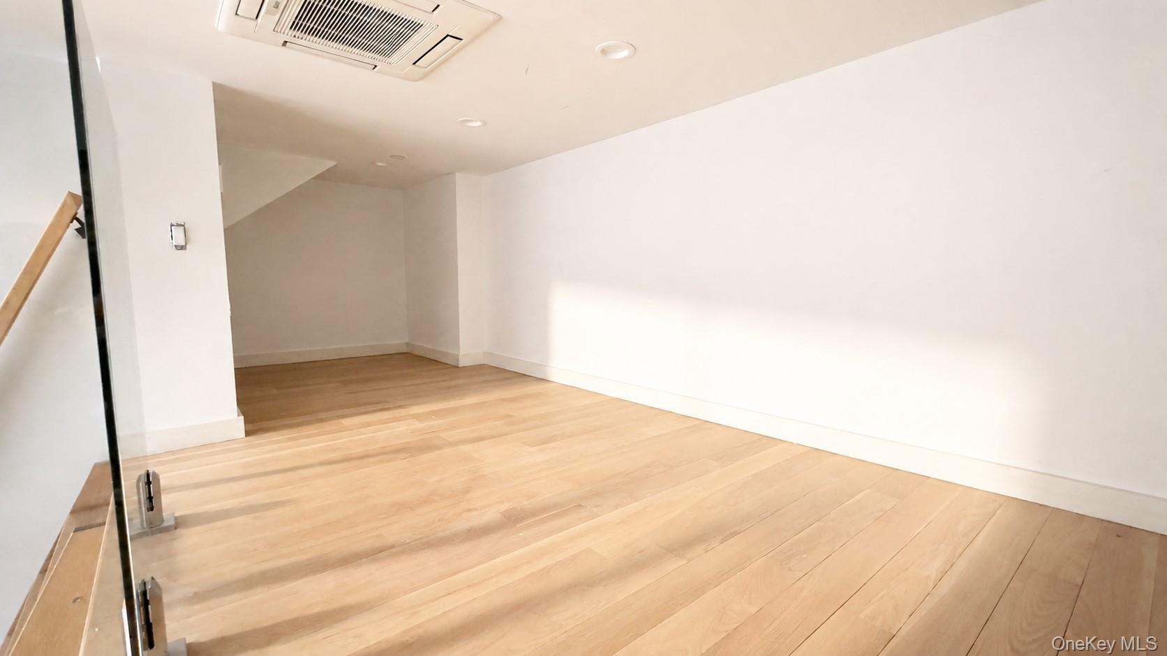138 Huron Street, Unit 2A photo 8