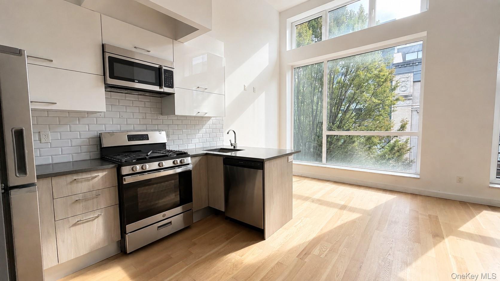 138 Huron Street, Unit 2A photo 3