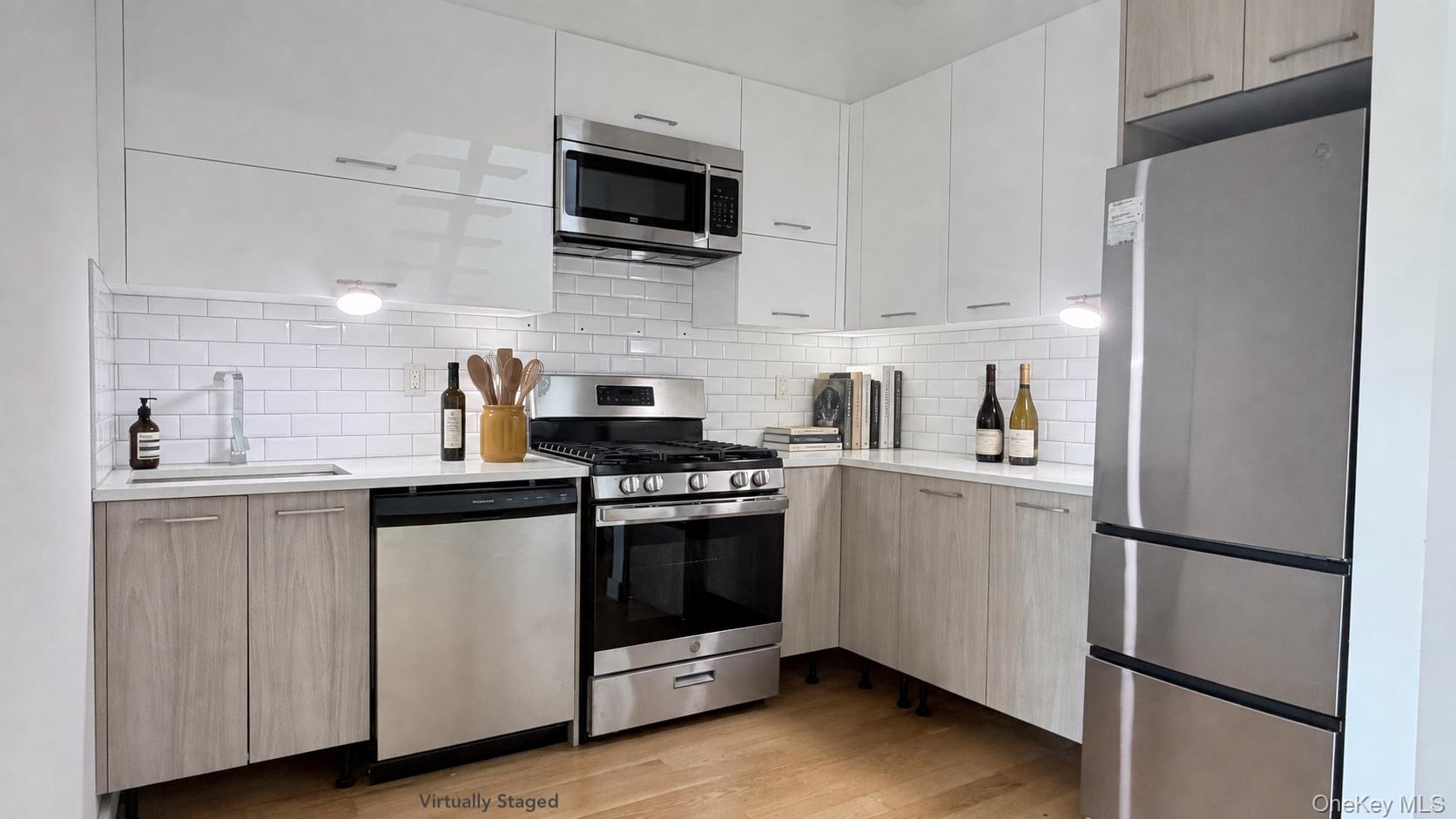 138 Huron Street, Unit Penthouse photo 3