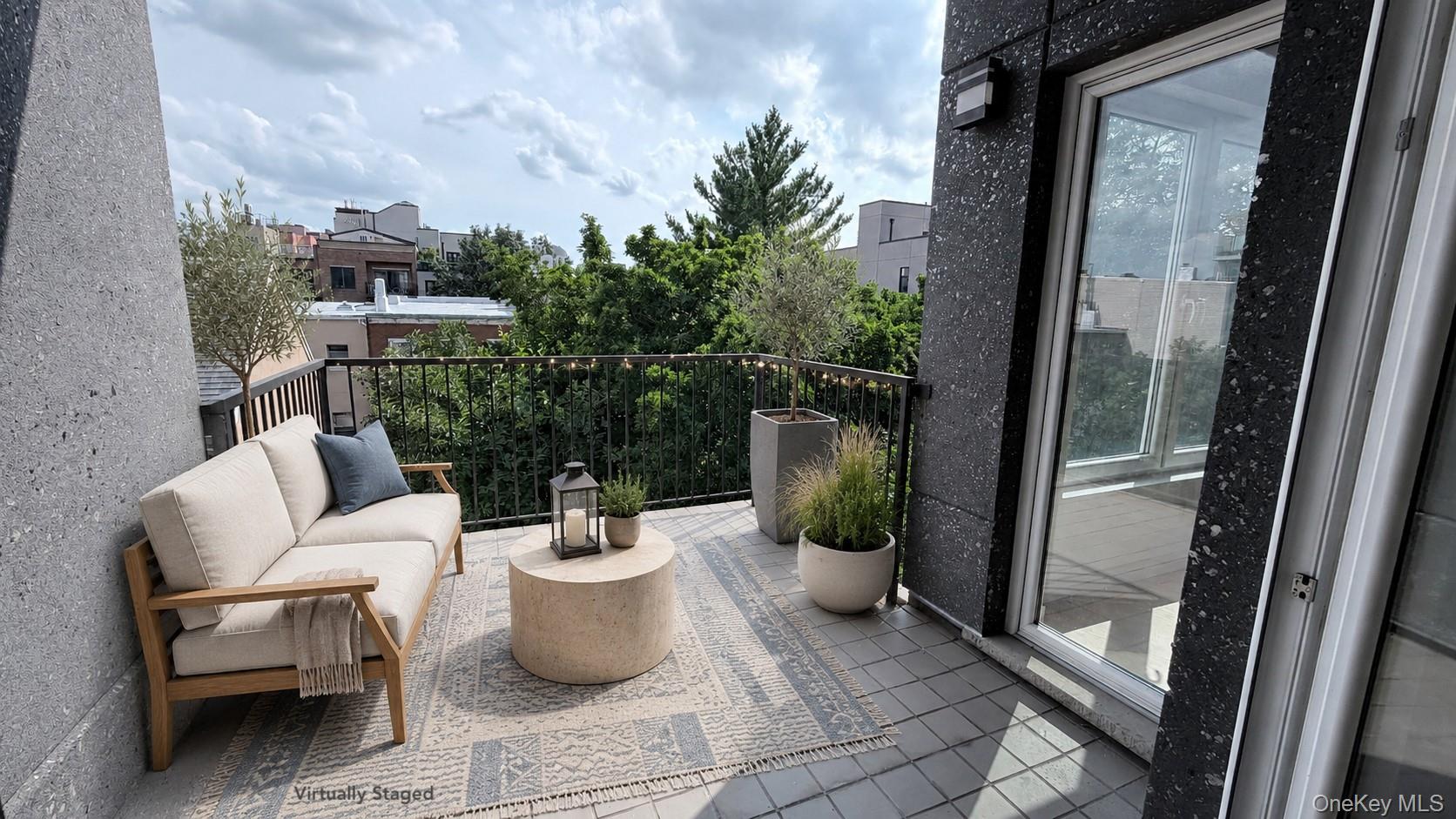 138 Huron Street, Unit Penthouse photo 4