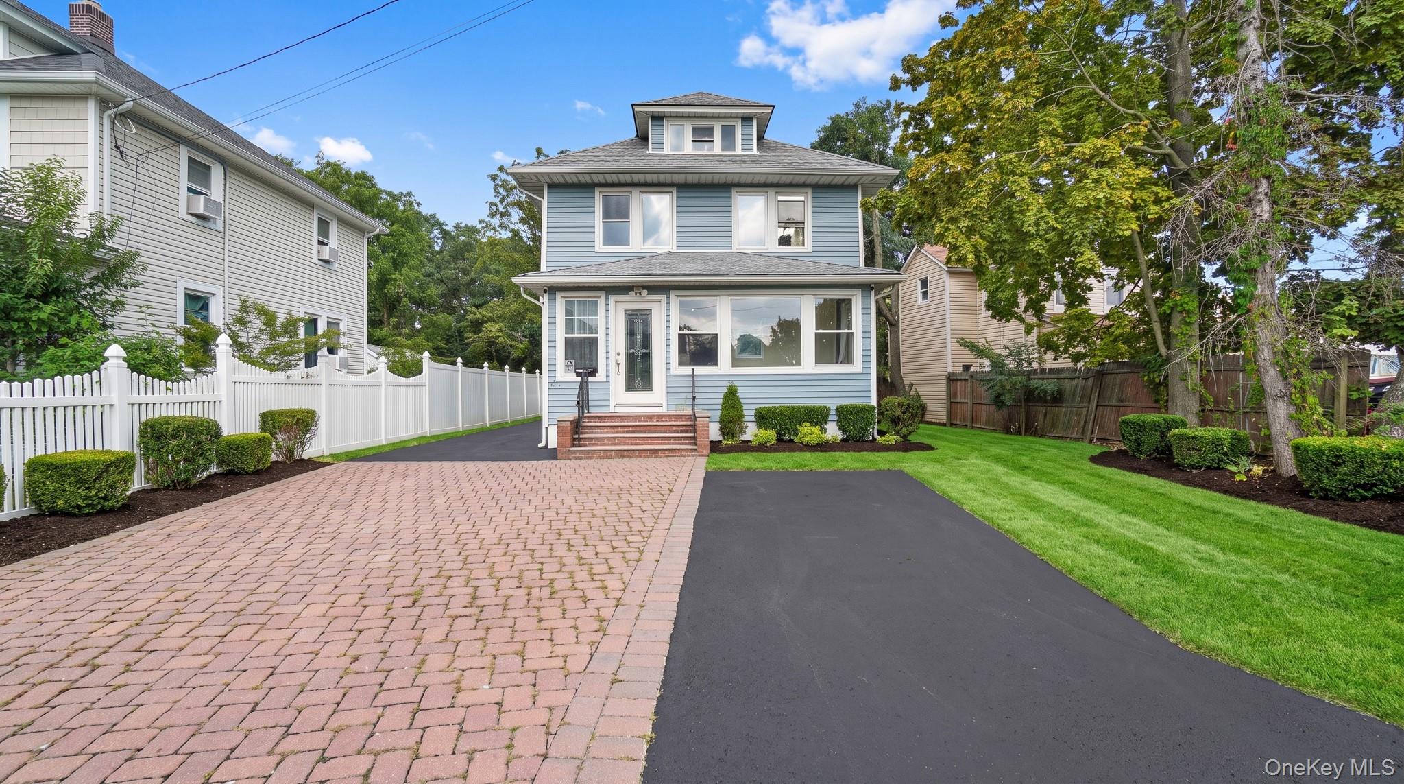 139 5th Avenue – For Sale photo 2