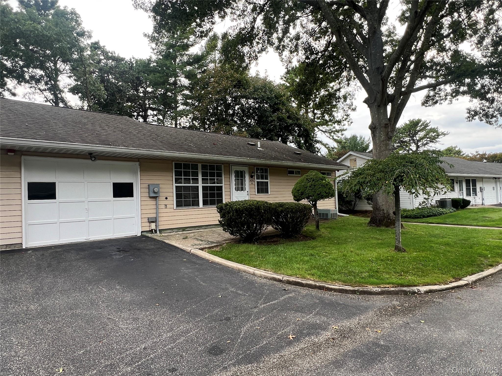 474 Darwen Drive, Unit A photo 2