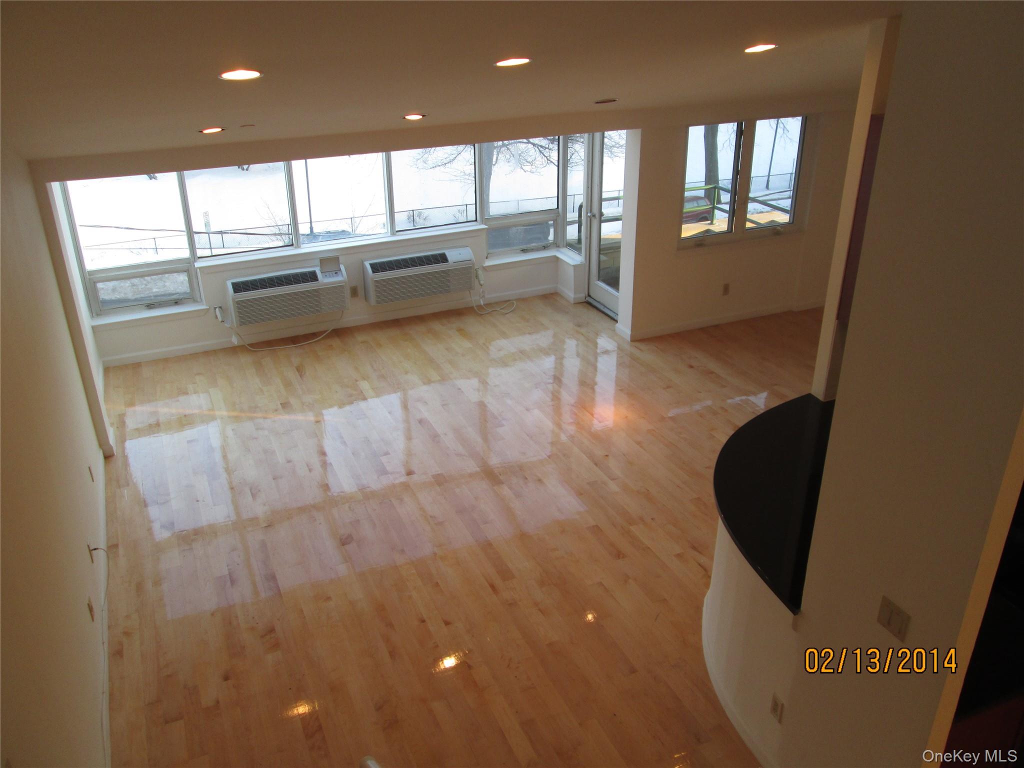237 Great Neck Rd, Unit 4B photo 8