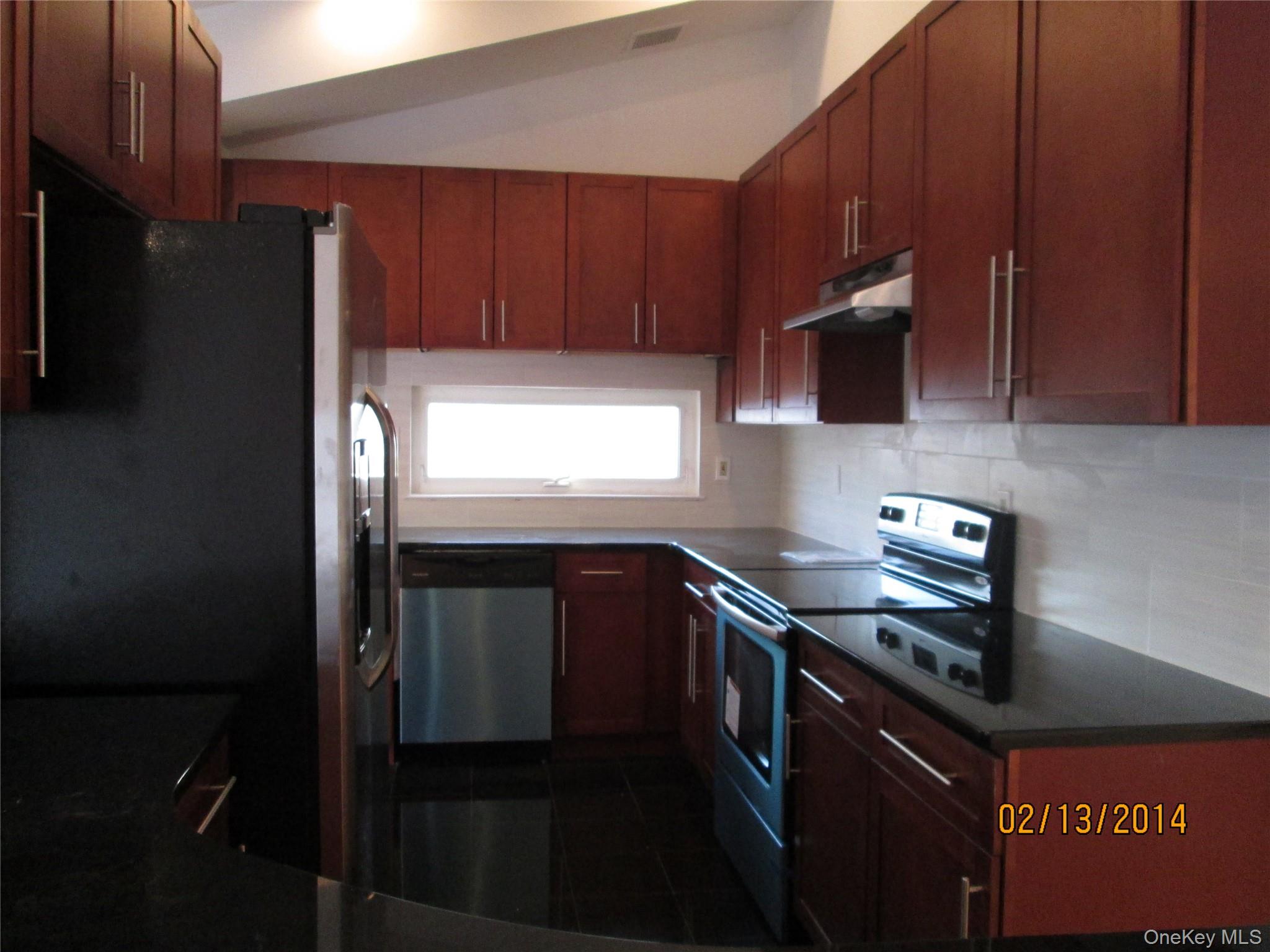 237 Great Neck Rd, Unit 4B photo 5