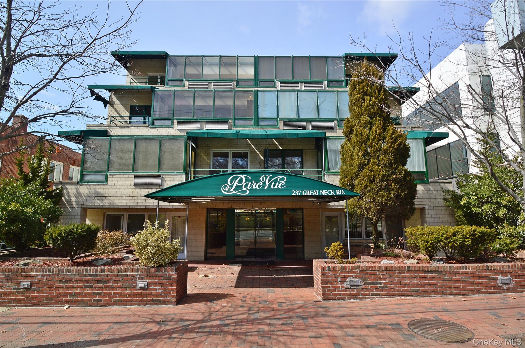 237 Great Neck Rd, Unit 4B