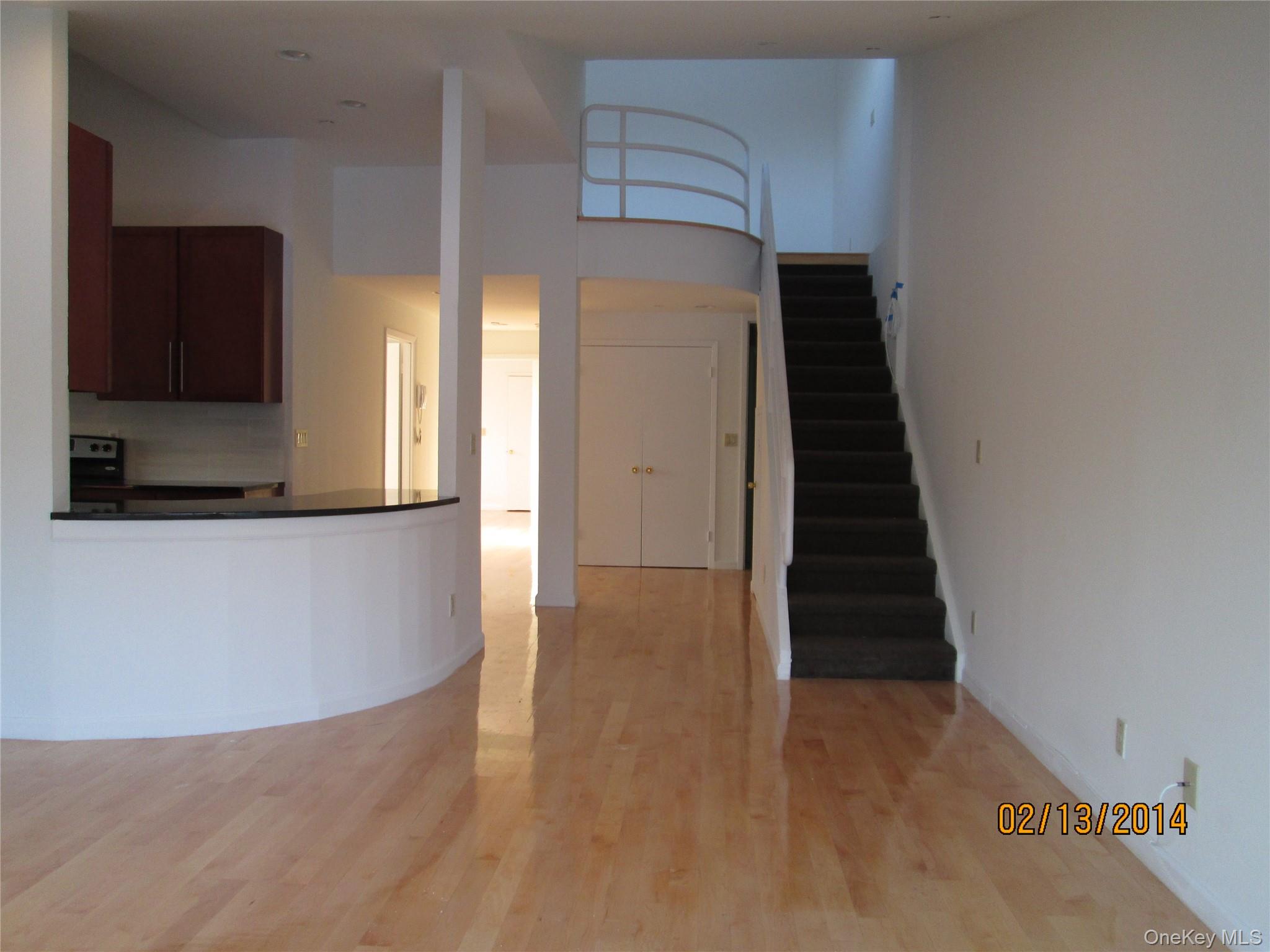 237 Great Neck Rd, Unit 4B photo 3