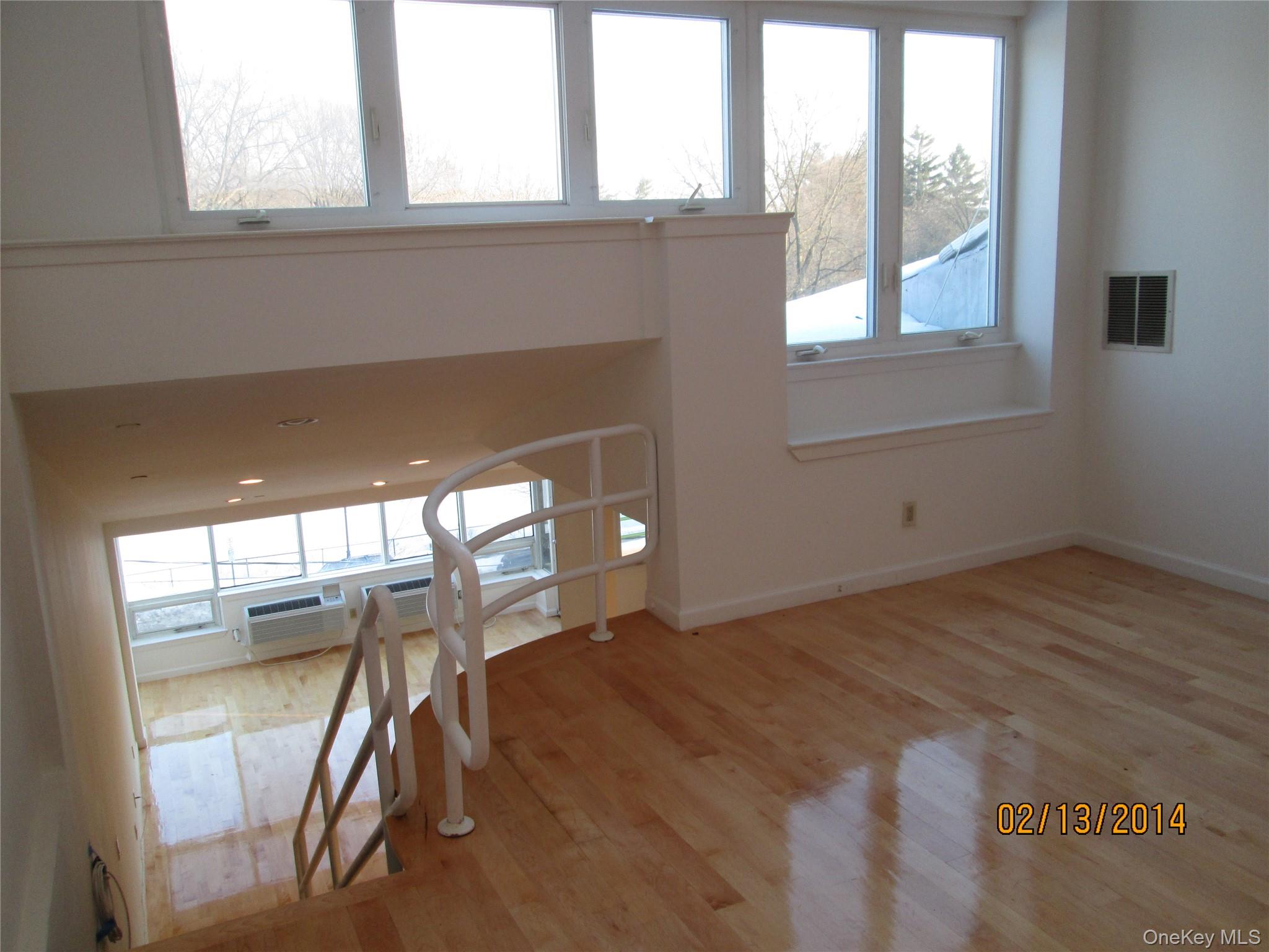 237 Great Neck Rd, Unit 4B photo 7
