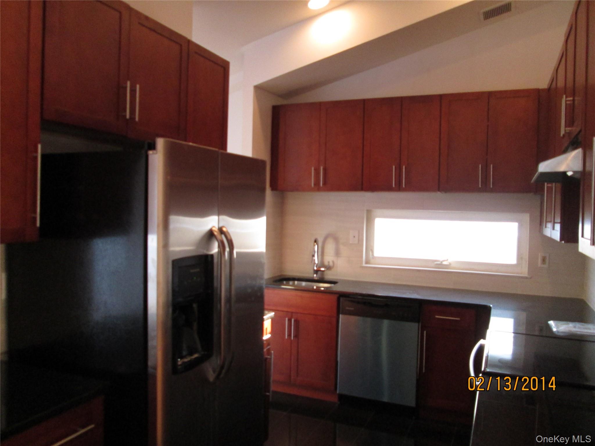 237 Great Neck Rd, Unit 4B photo 4