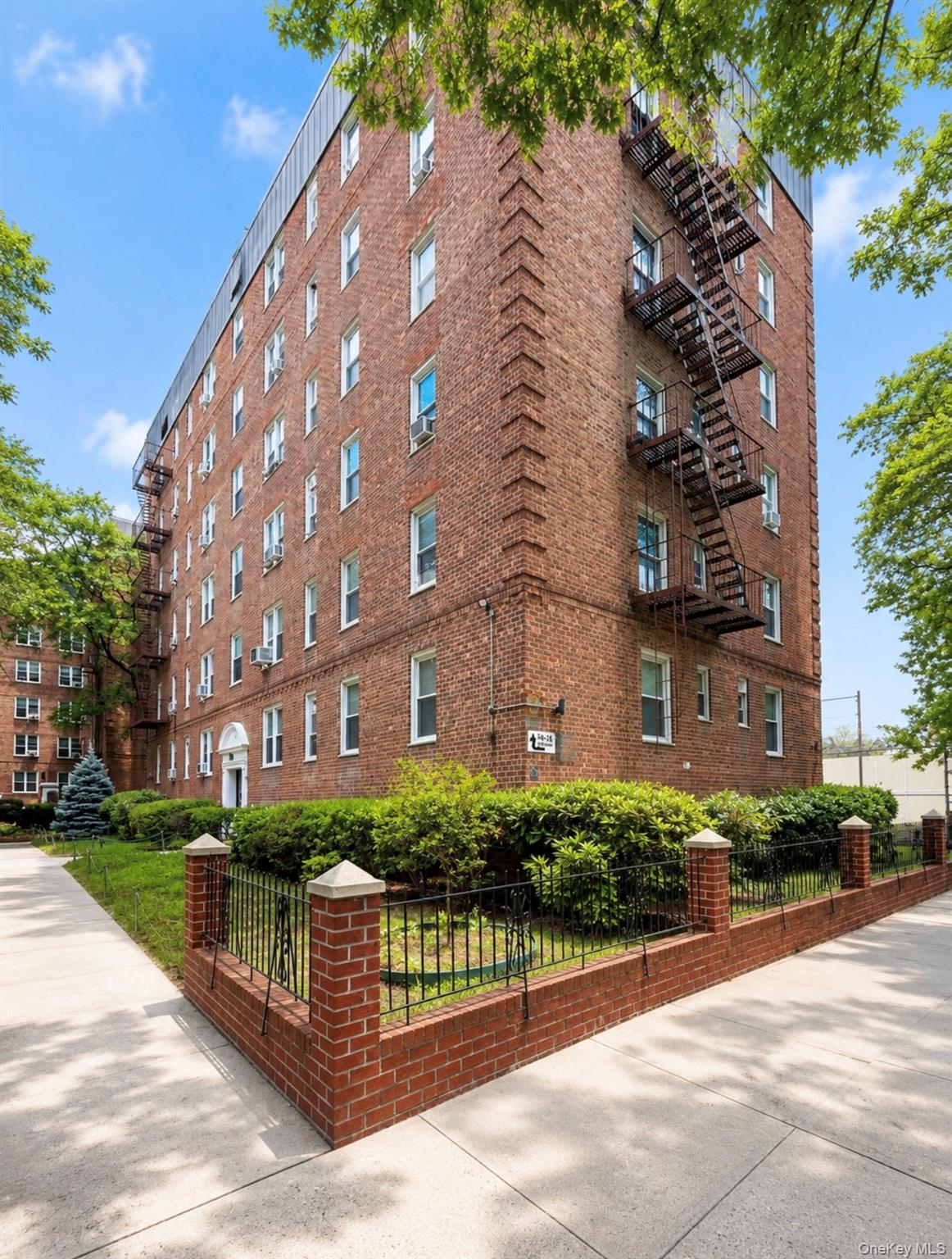 14445 Sanford Avenue, Unit 6 photo 11