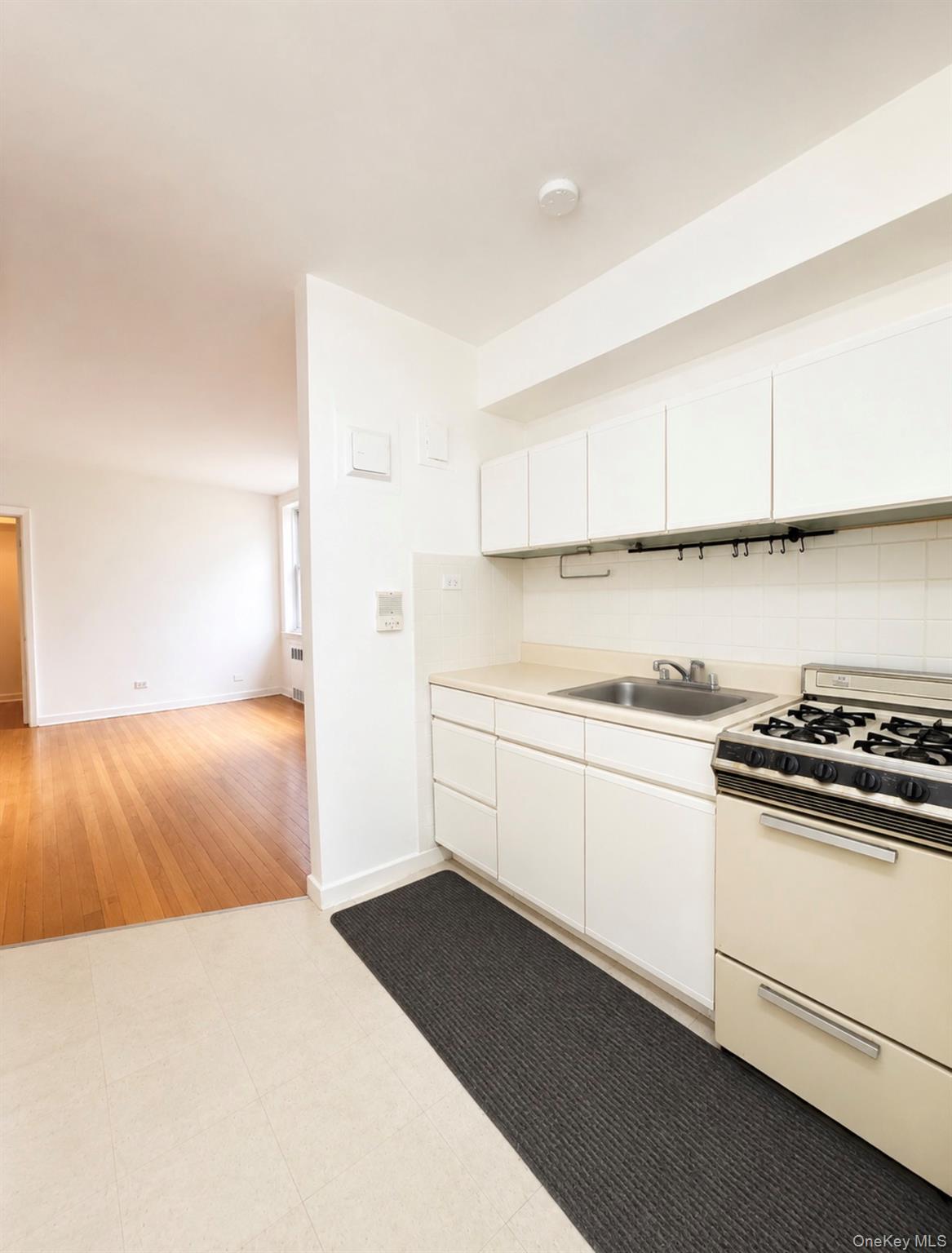 14445 Sanford Avenue, Unit 6 photo 2