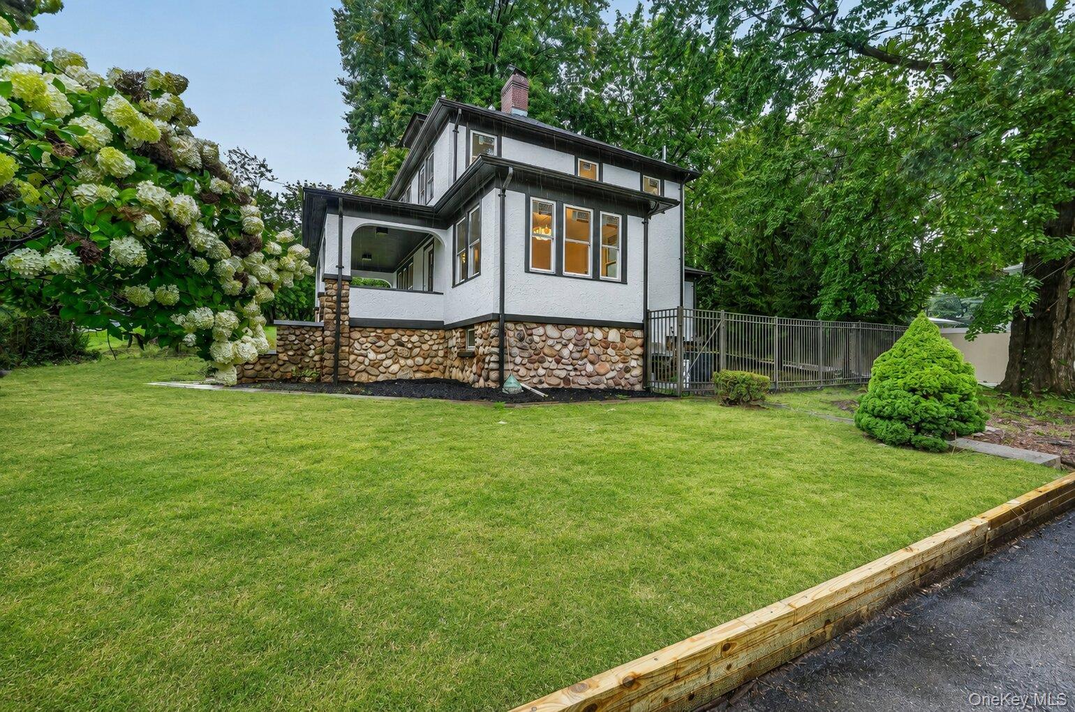 16 Maple Avenue – For Rent photo 2