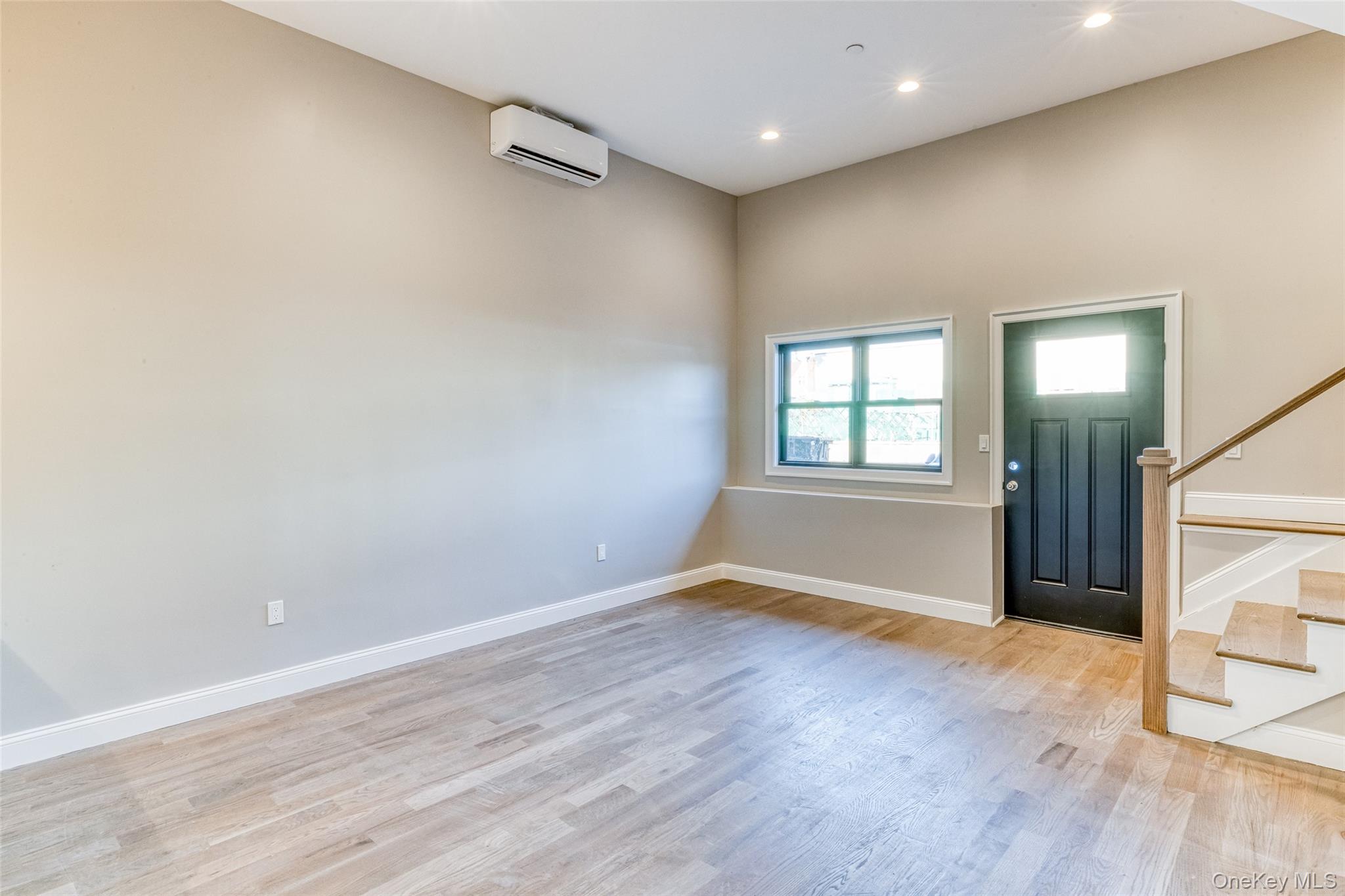78 Roslyn Road – For Rent photo 3