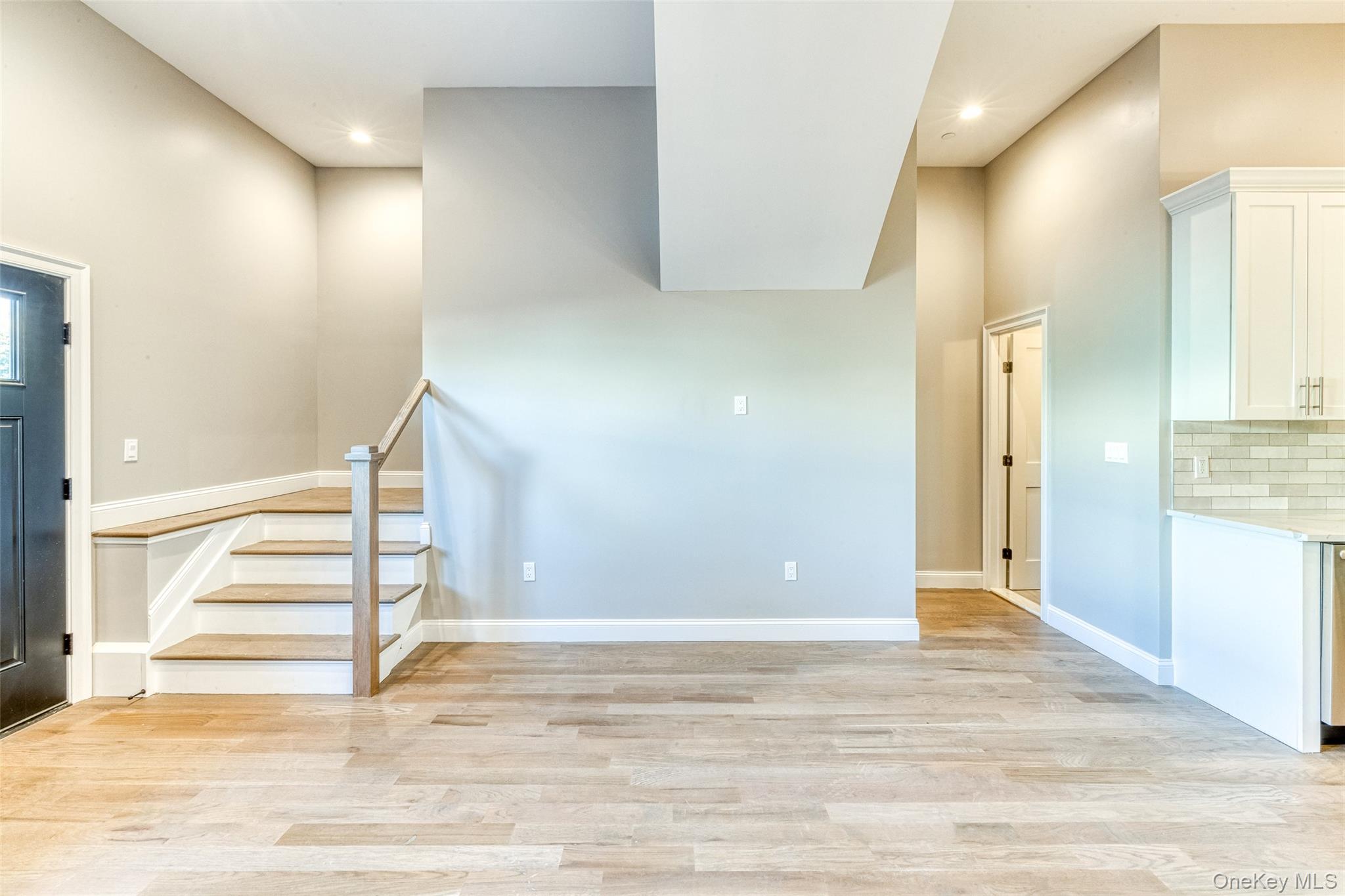 78 Roslyn Road – For Rent photo 2