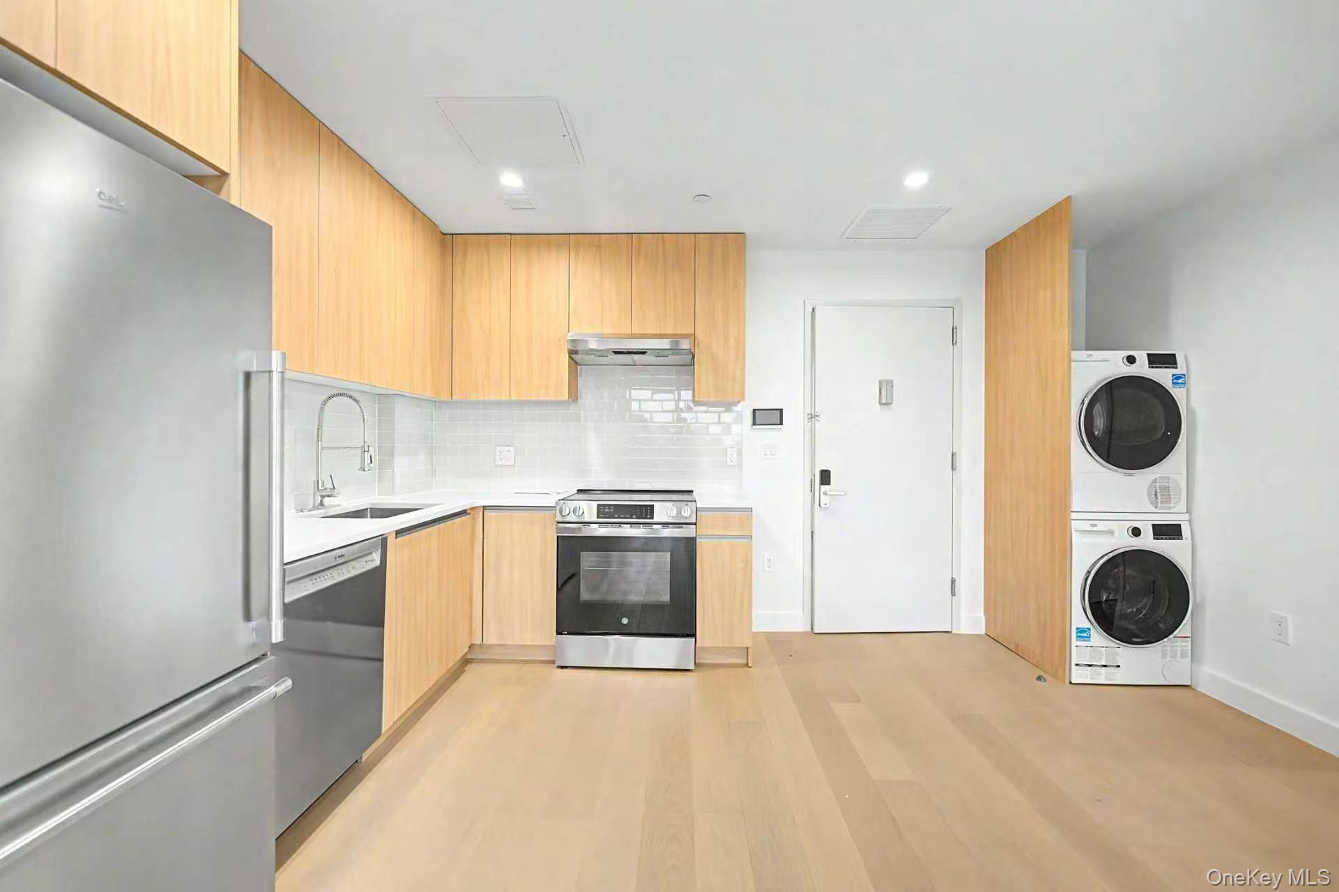 150-02 Northern Boulevard, Unit 3F photo 6