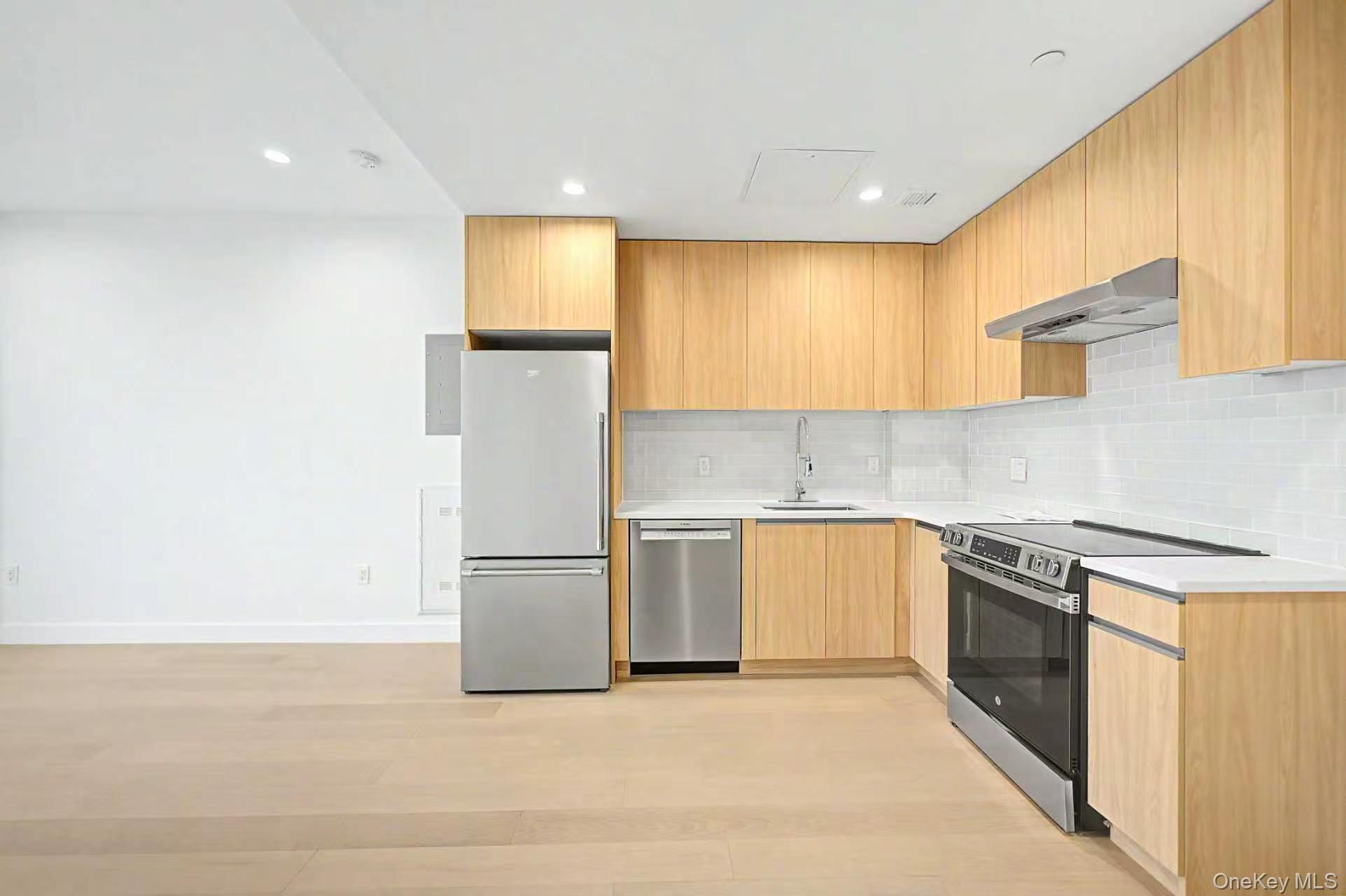 150-02 Northern Boulevard, Unit 3F photo 5