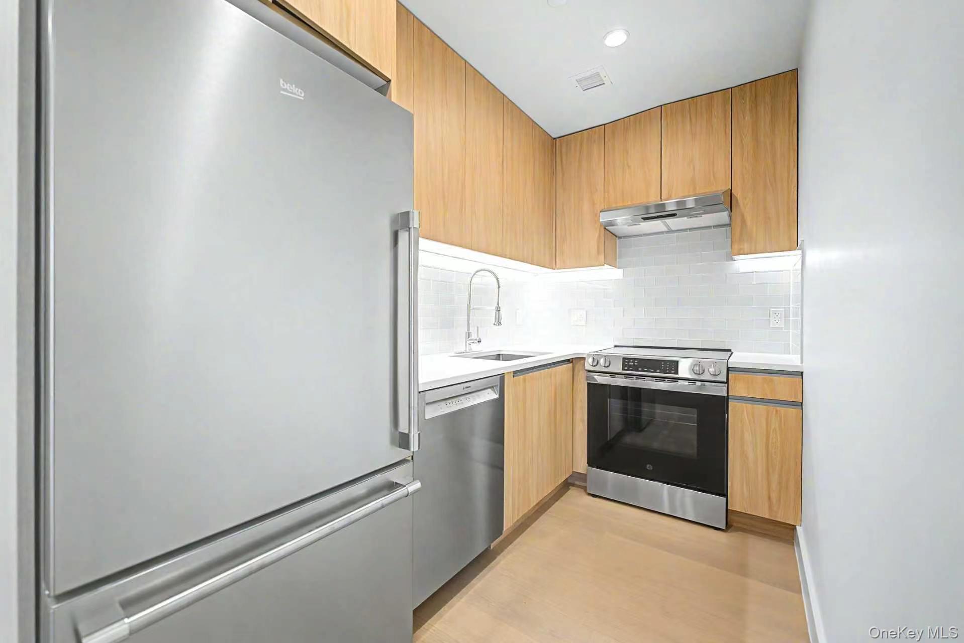 150-02 Northern Boulevard, Unit 3J photo 4