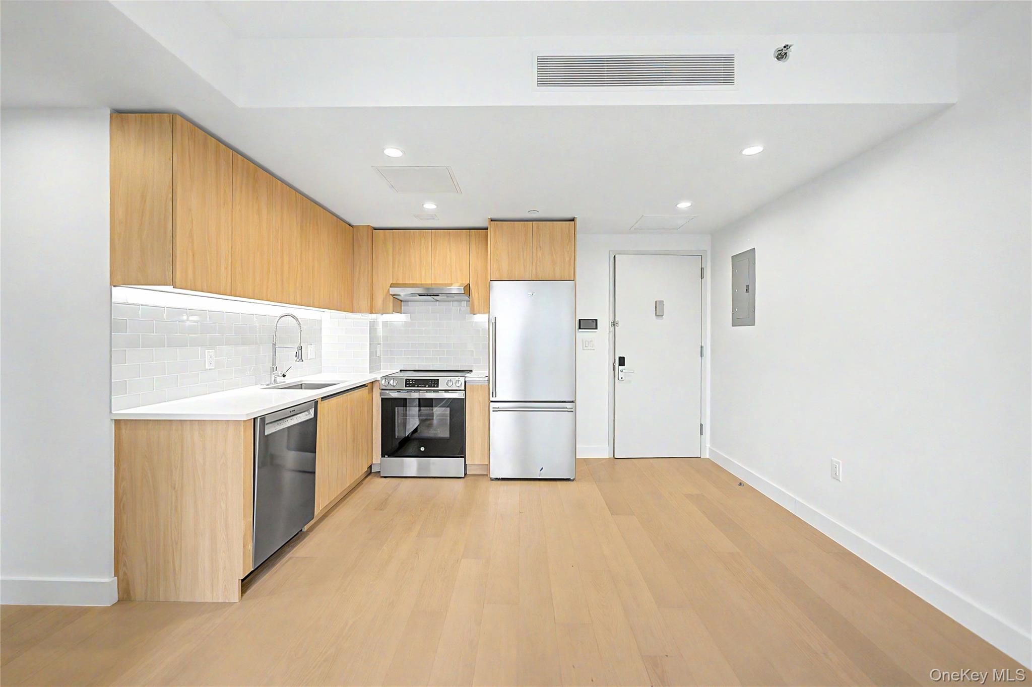 150-02 Northern Boulevard, Unit 5G photo 4