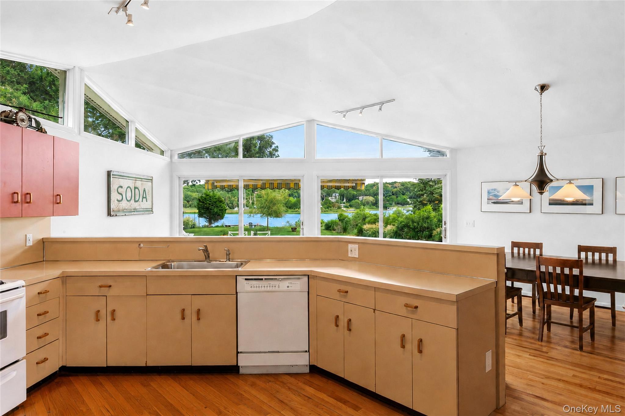 7 S Pond Road – For Sale photo 9