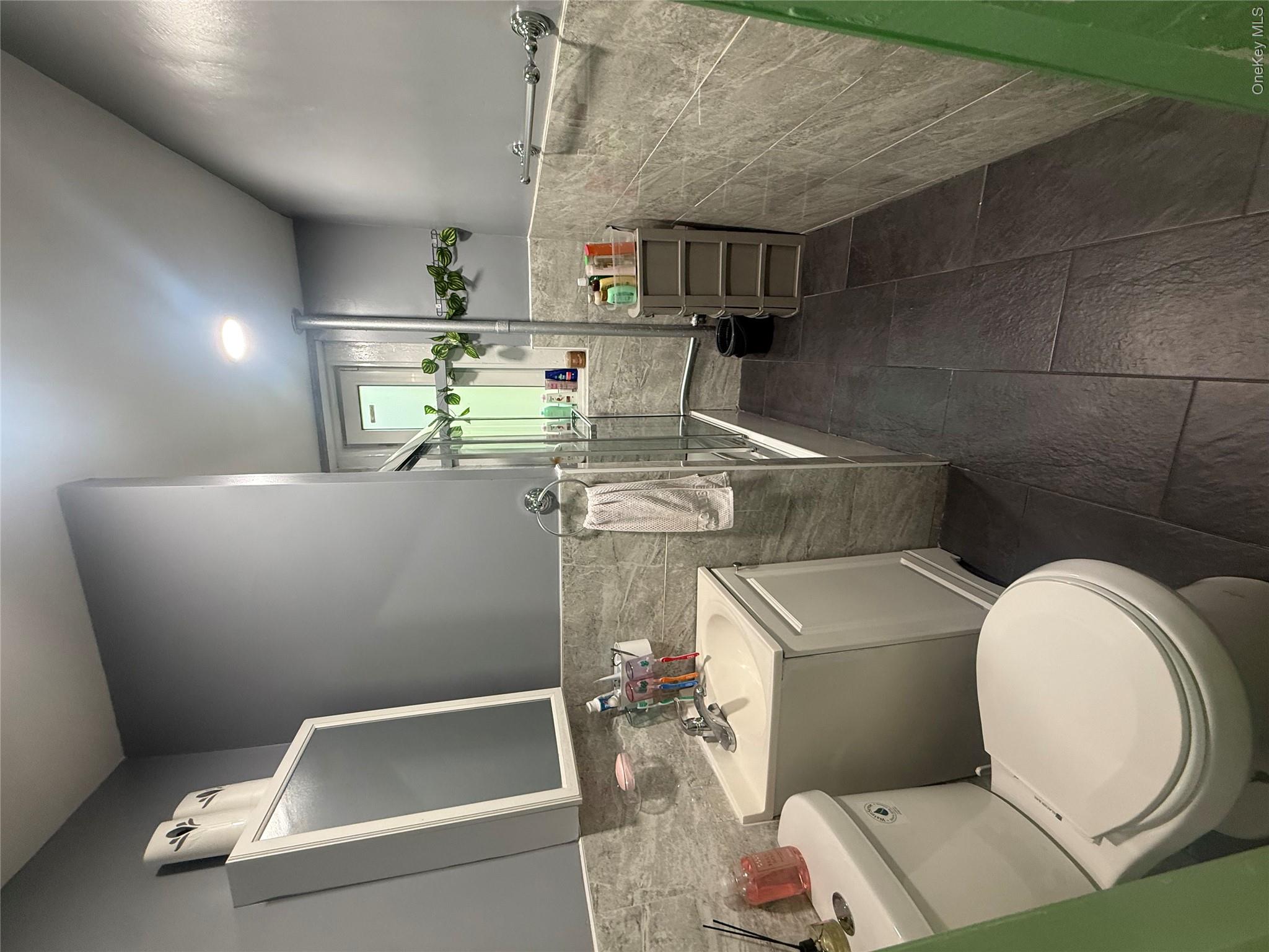 950 Hoe Avenue, Unit 2B photo 3