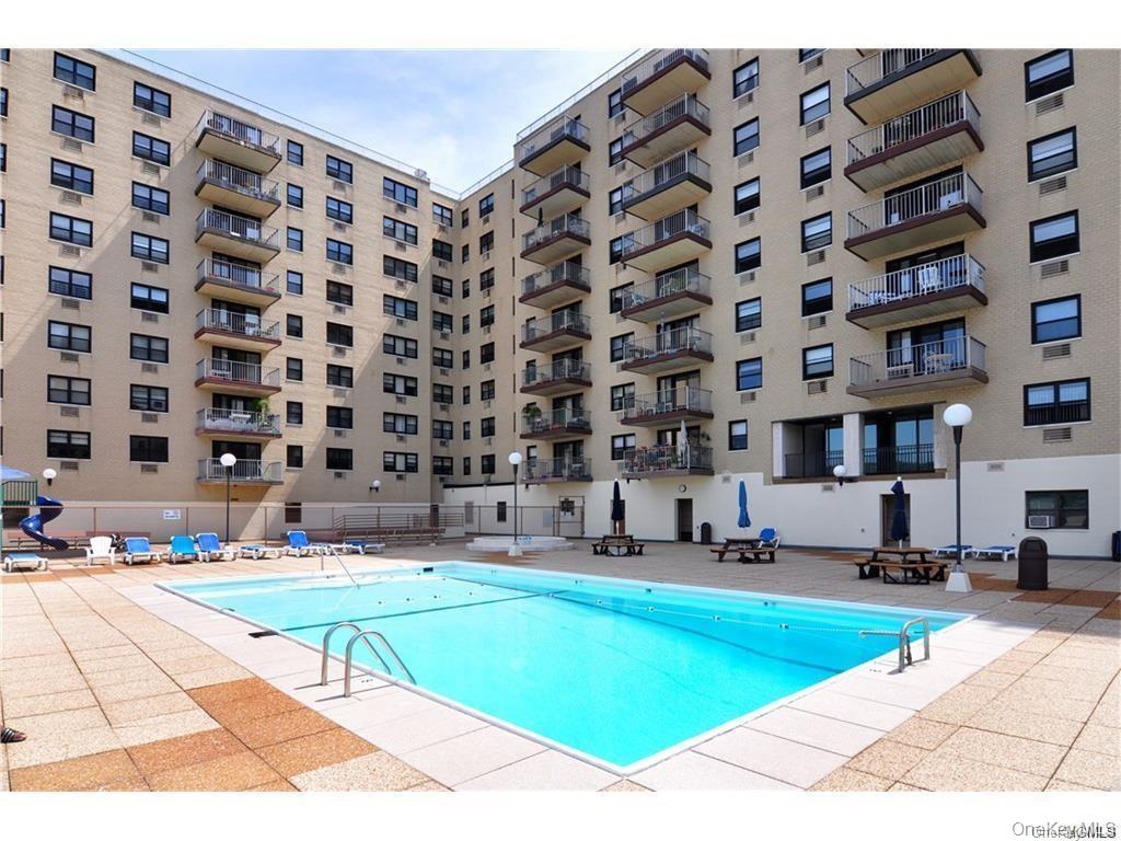 1085 Warburton Avenue, Unit 820