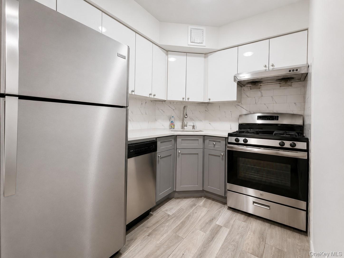 13935 35th Avenue, Unit 4B photo 4