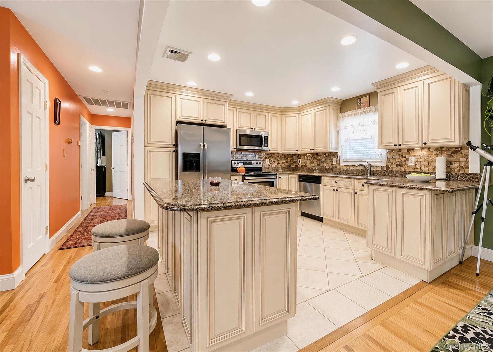 1028 Union Boulevard – For Sale photo 3