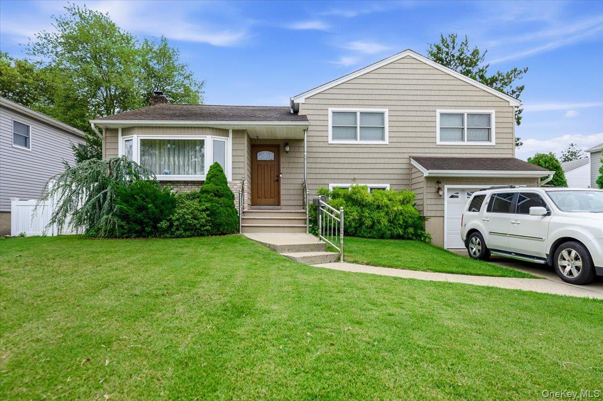 2664 Grayson Drive – For Sale