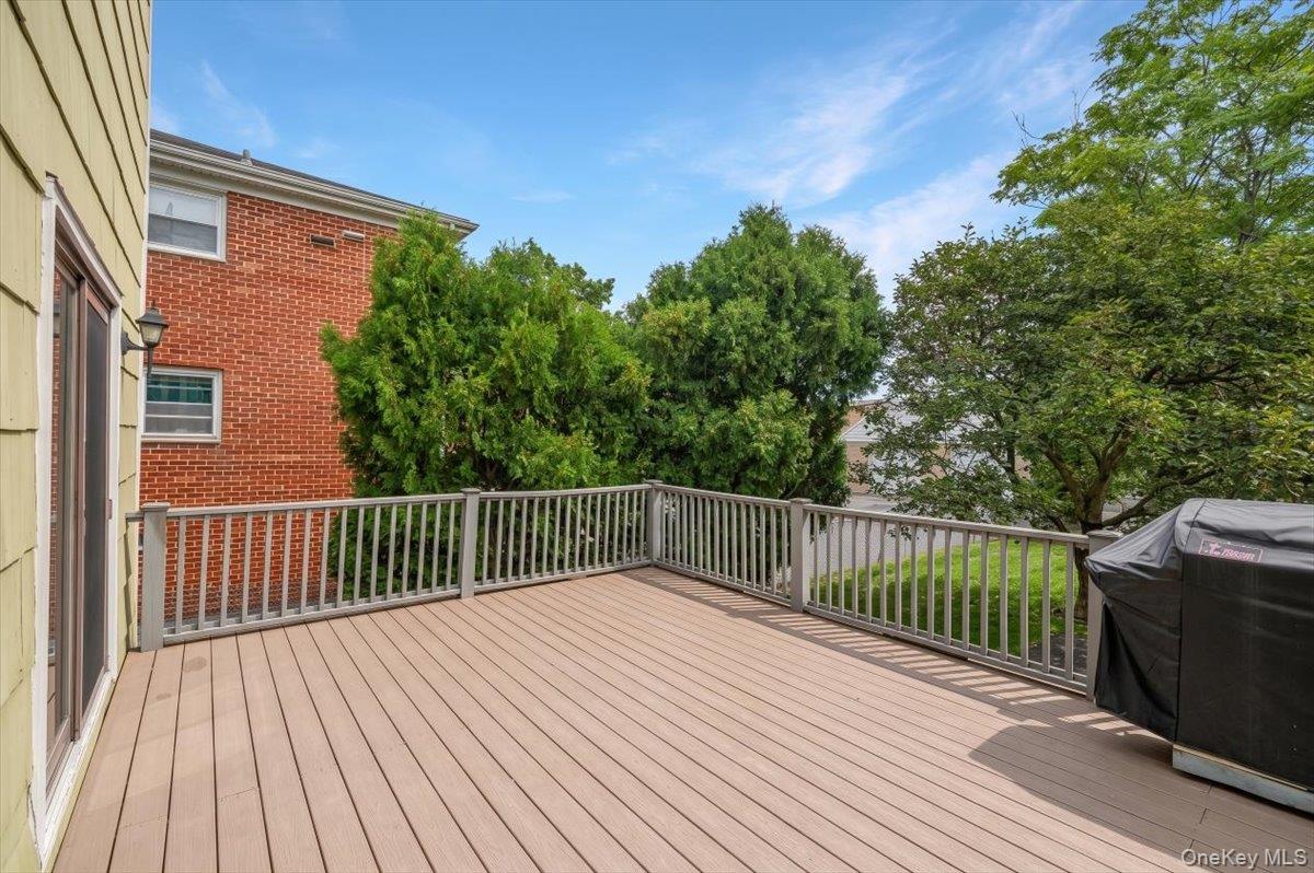 284 Park Avenue, Unit Left Side photo 3