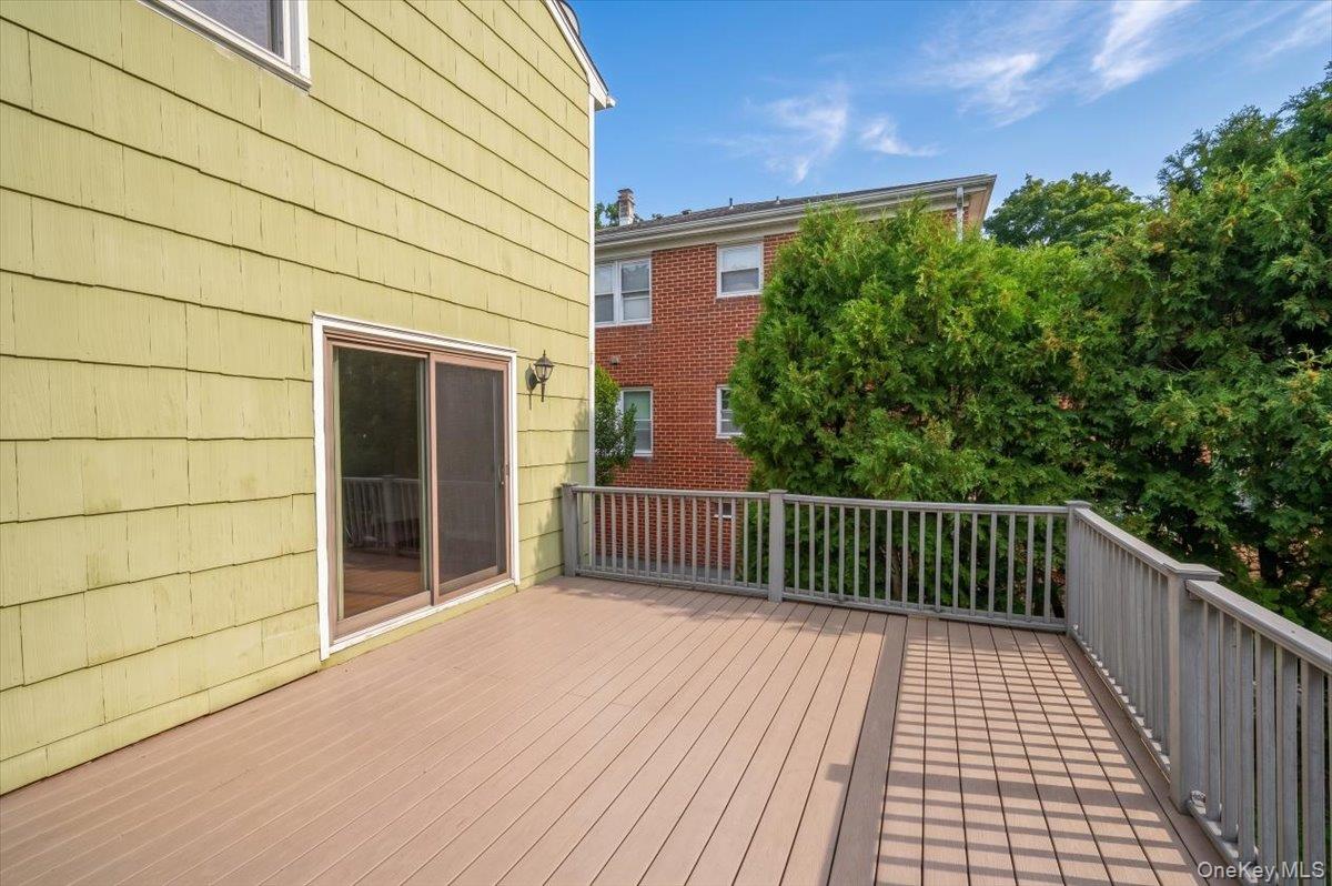 284 Park Avenue, Unit Left Side photo 5
