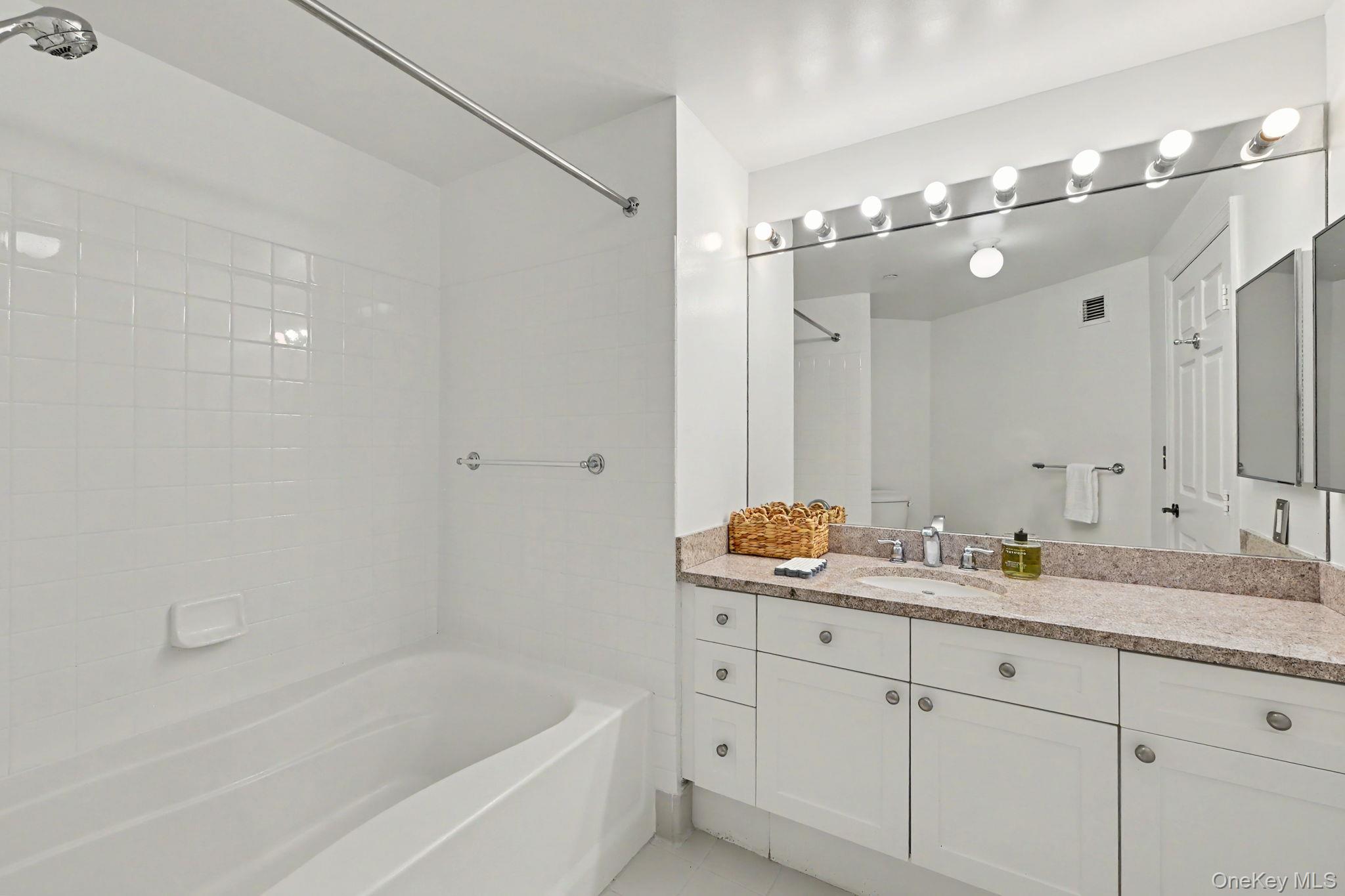 300 Mamaroneck Avenue, Unit 303 photo 12