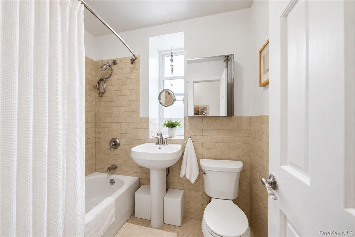 811 Walton Avenue, Unit E18 photo 10