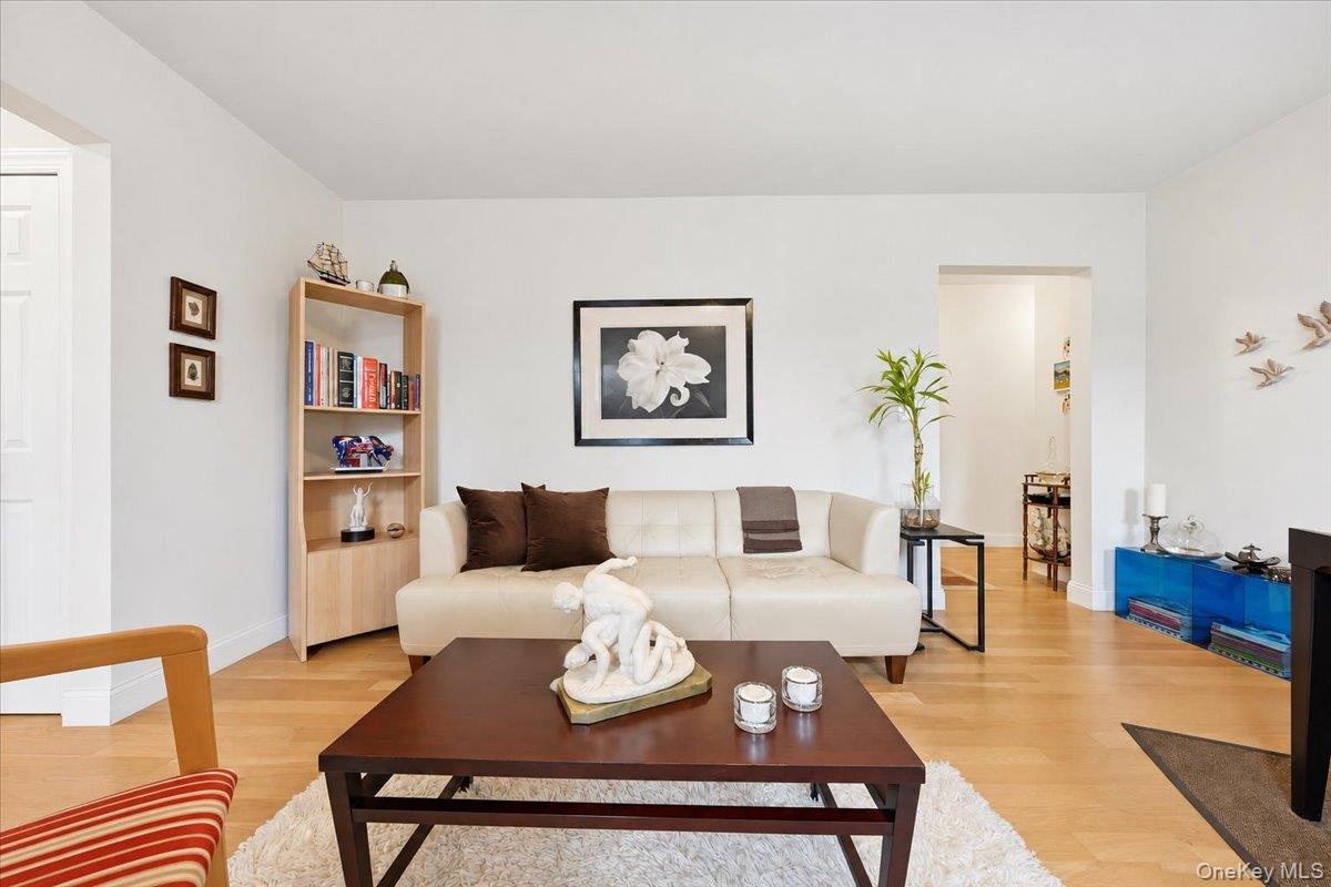 811 Walton Avenue, Unit E18