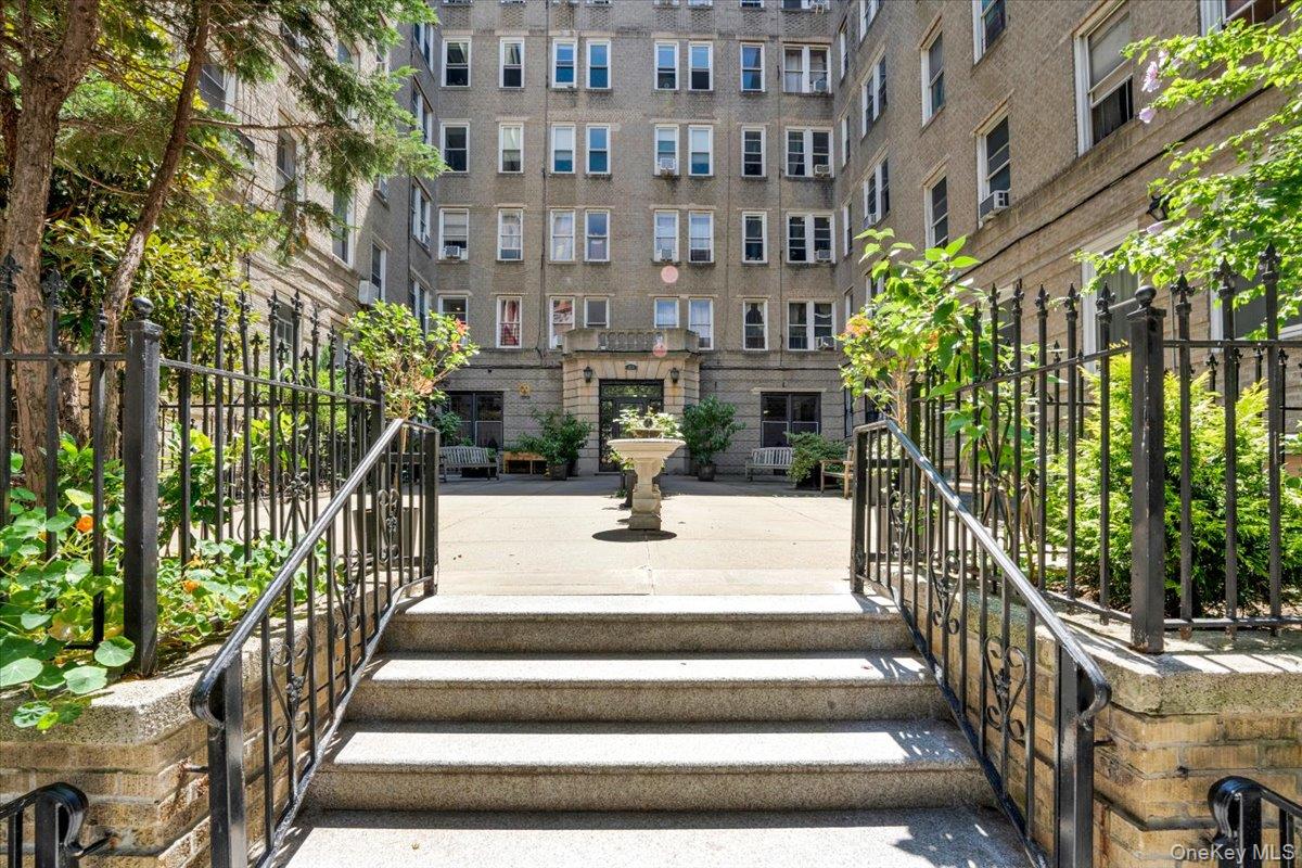 811 Walton Avenue, Unit E18 photo 14